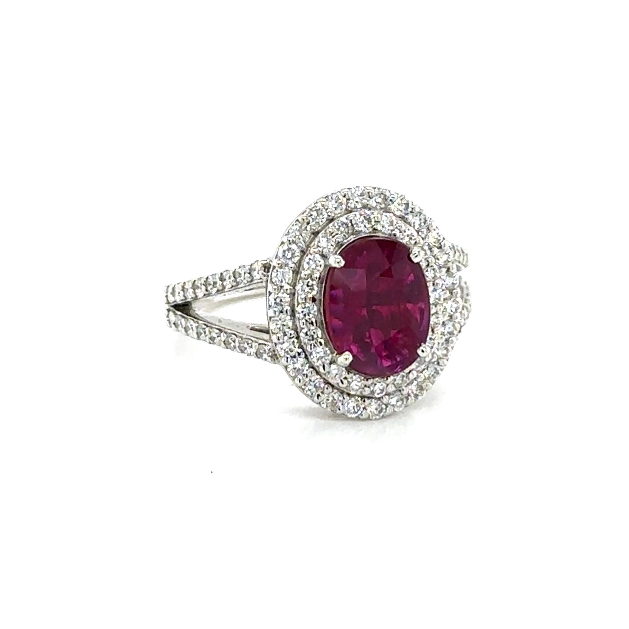 Taille ovale Bague ARAYIAN de 1,33 carats en rubis et diamants en vente