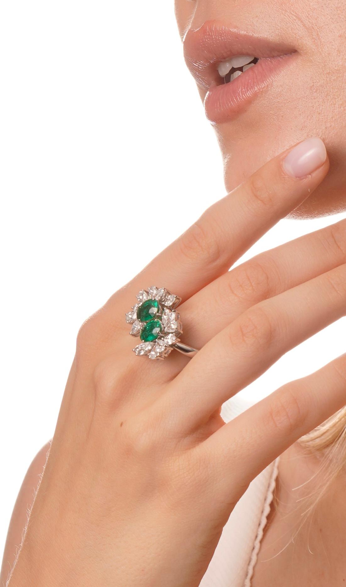 Moderne Bague ARAYIAN 2.36 Carat Zambian Emerald & Diamond Cluster Toi et Moi en vente