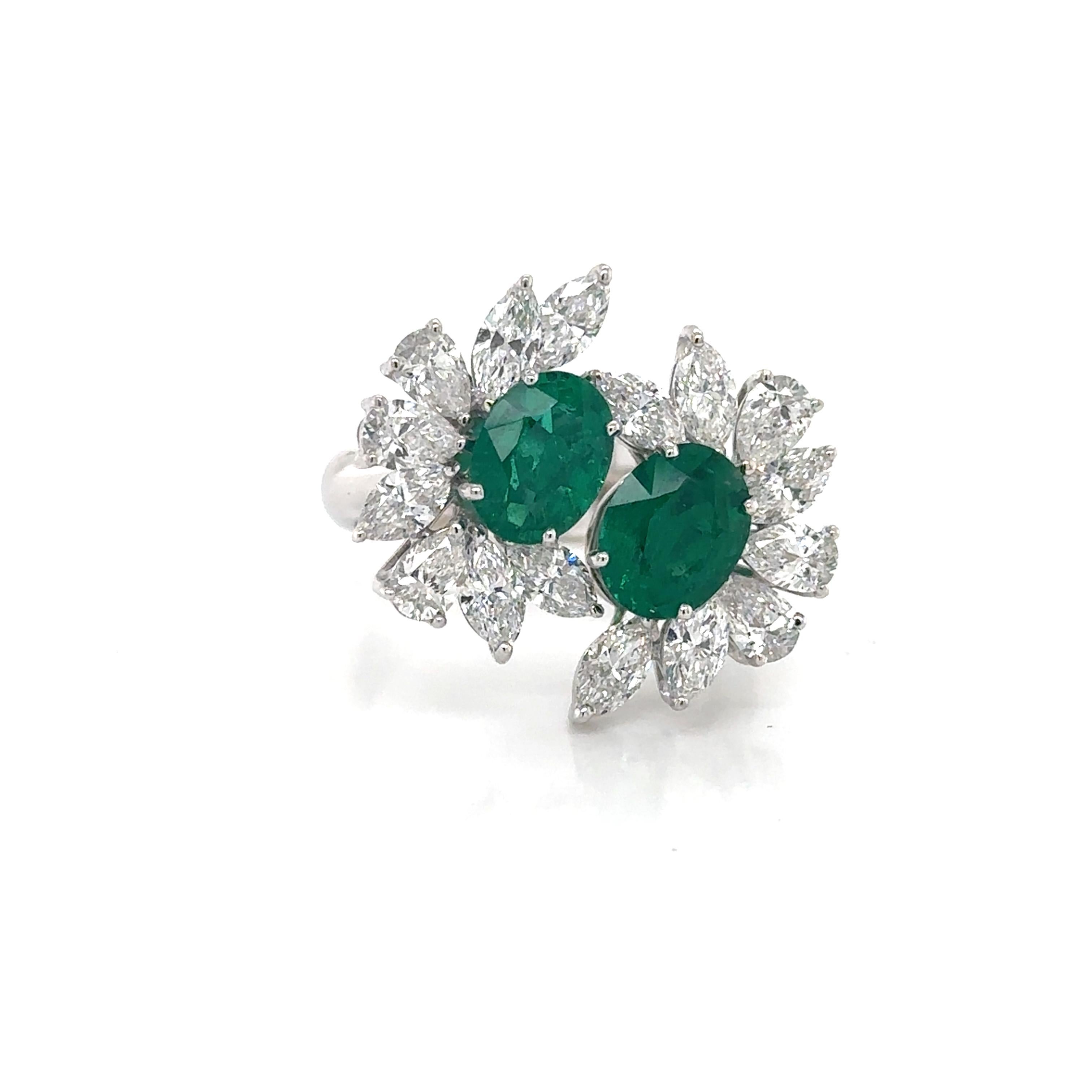 Bague ARAYIAN 2.36 Carat Zambian Emerald & Diamond Cluster Toi et Moi en vente 1