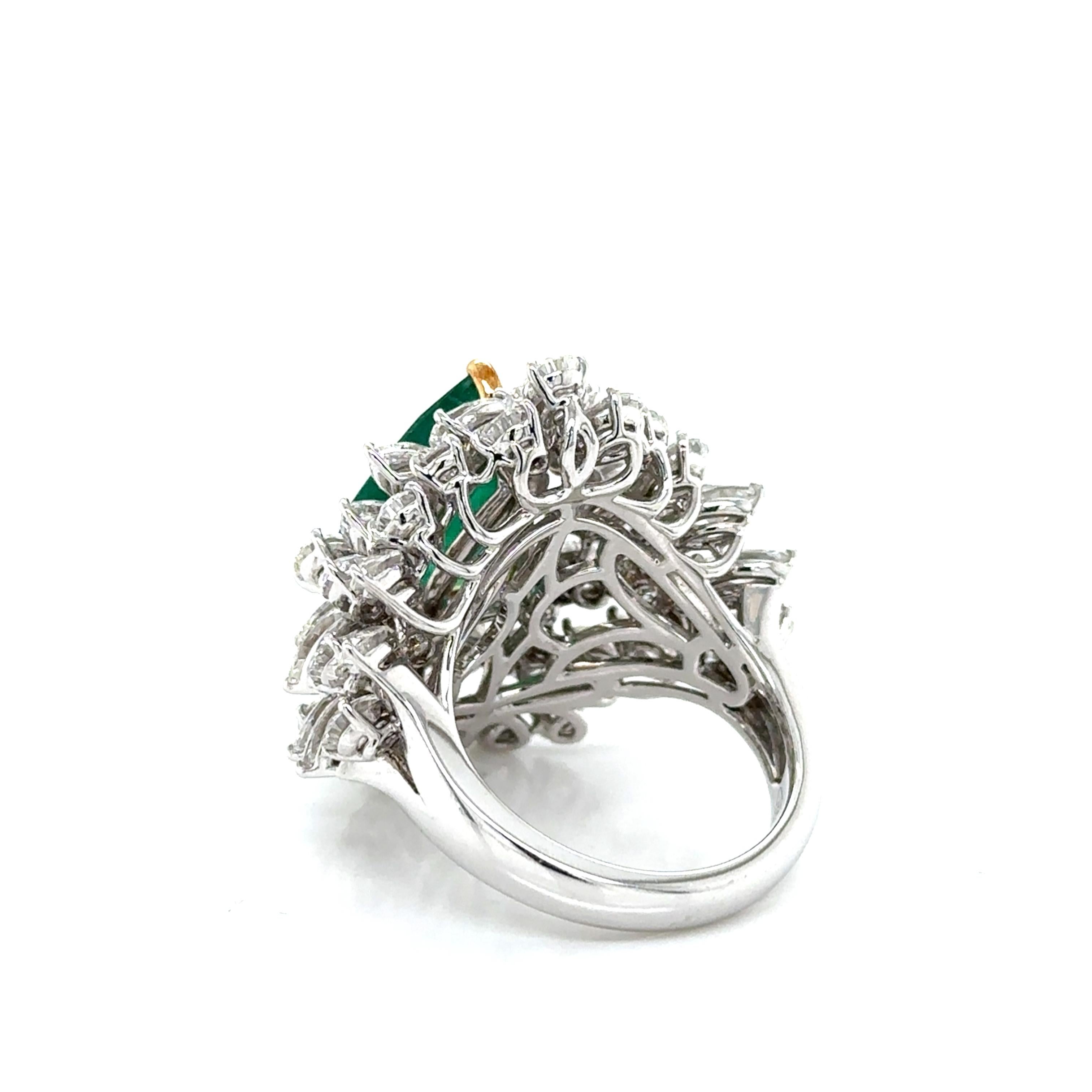 Bague de cocktail ARAYIAN 4,34 carats émeraude en forme de poire et diamant de 7,09 carats Pour femmes en vente