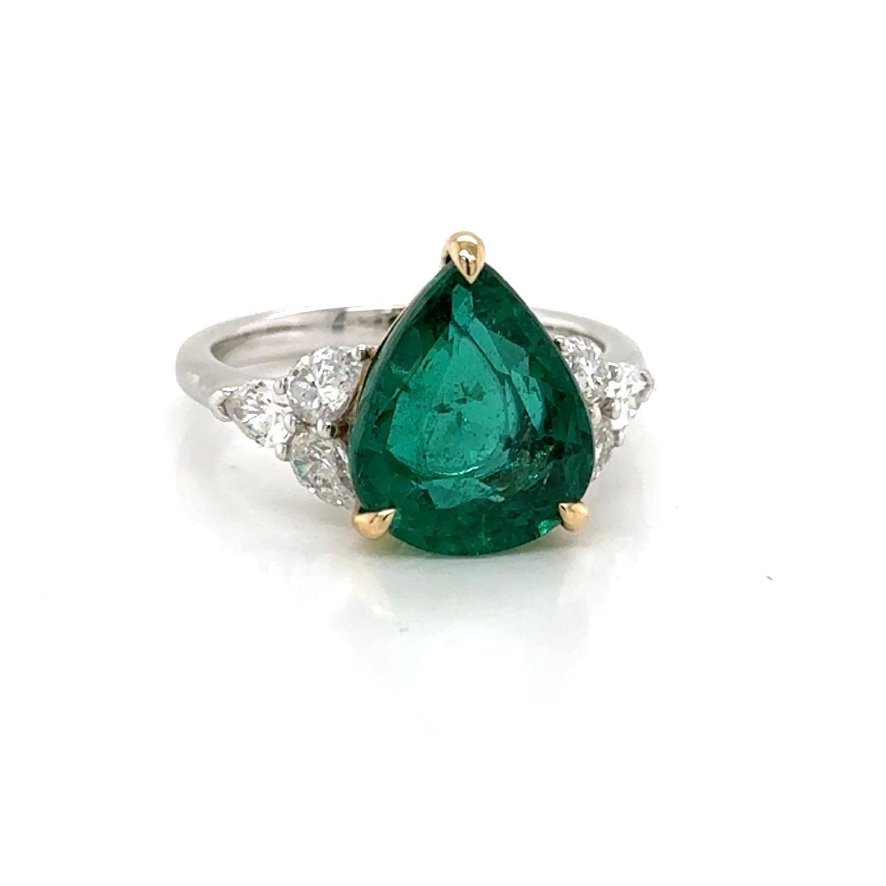 ARAYIAN 4,51 Karat sambischer Smaragd Ring in Birnenform (Moderne) im Angebot