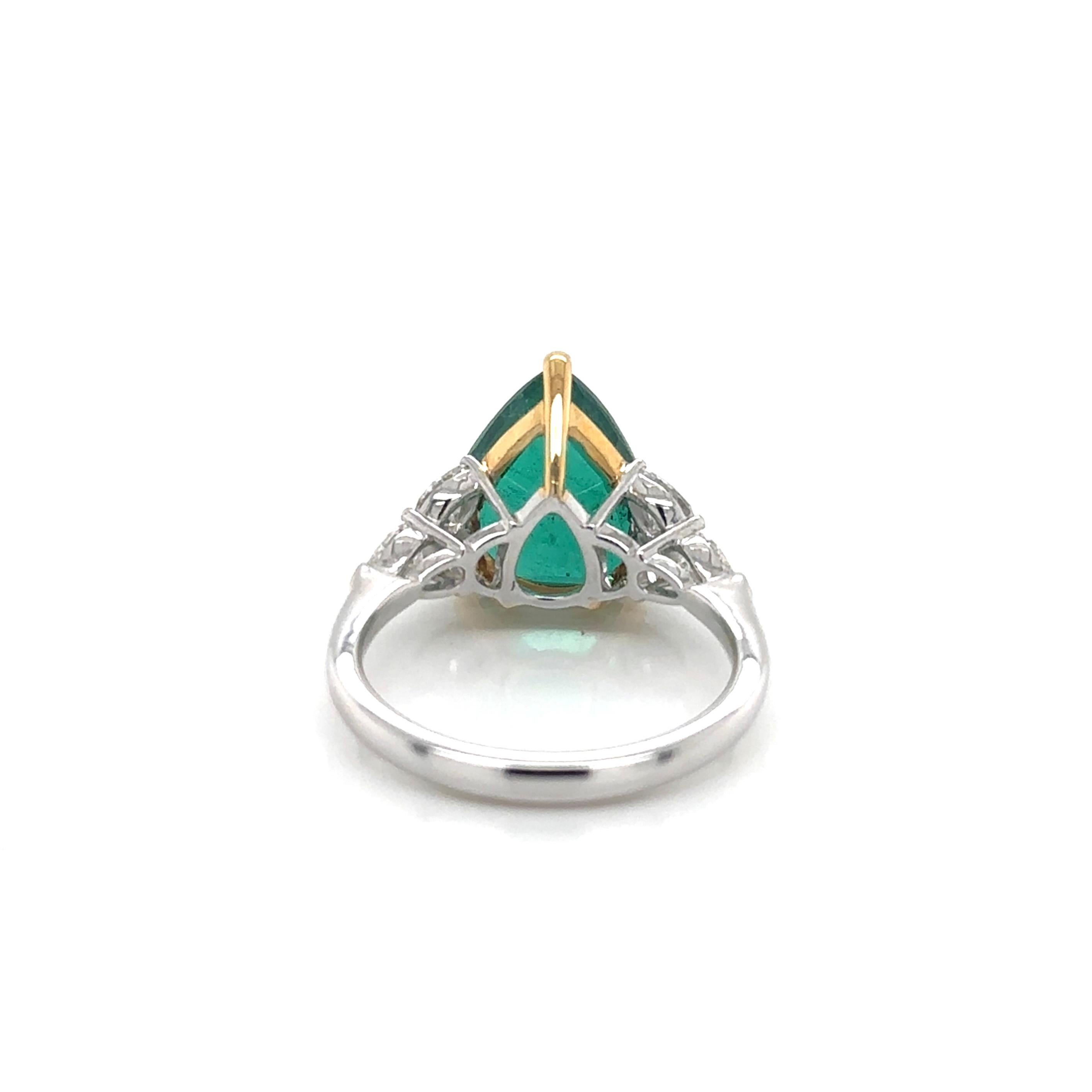 ARAYIAN 4,51 Karat sambischer Smaragd Ring in Birnenform Damen im Angebot