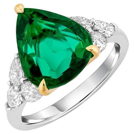 ARAYIAN 4,51 Karat sambischer Smaragd Ring in Birnenform im Angebot