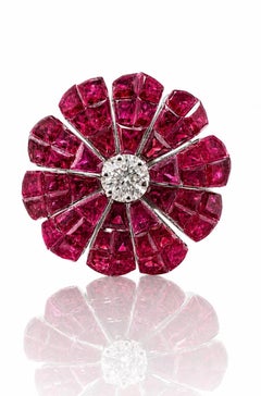 Anello da cocktail ARAYIAN con rubino da 6,86 carati e motivo floreale, in oro bianco 18 carati