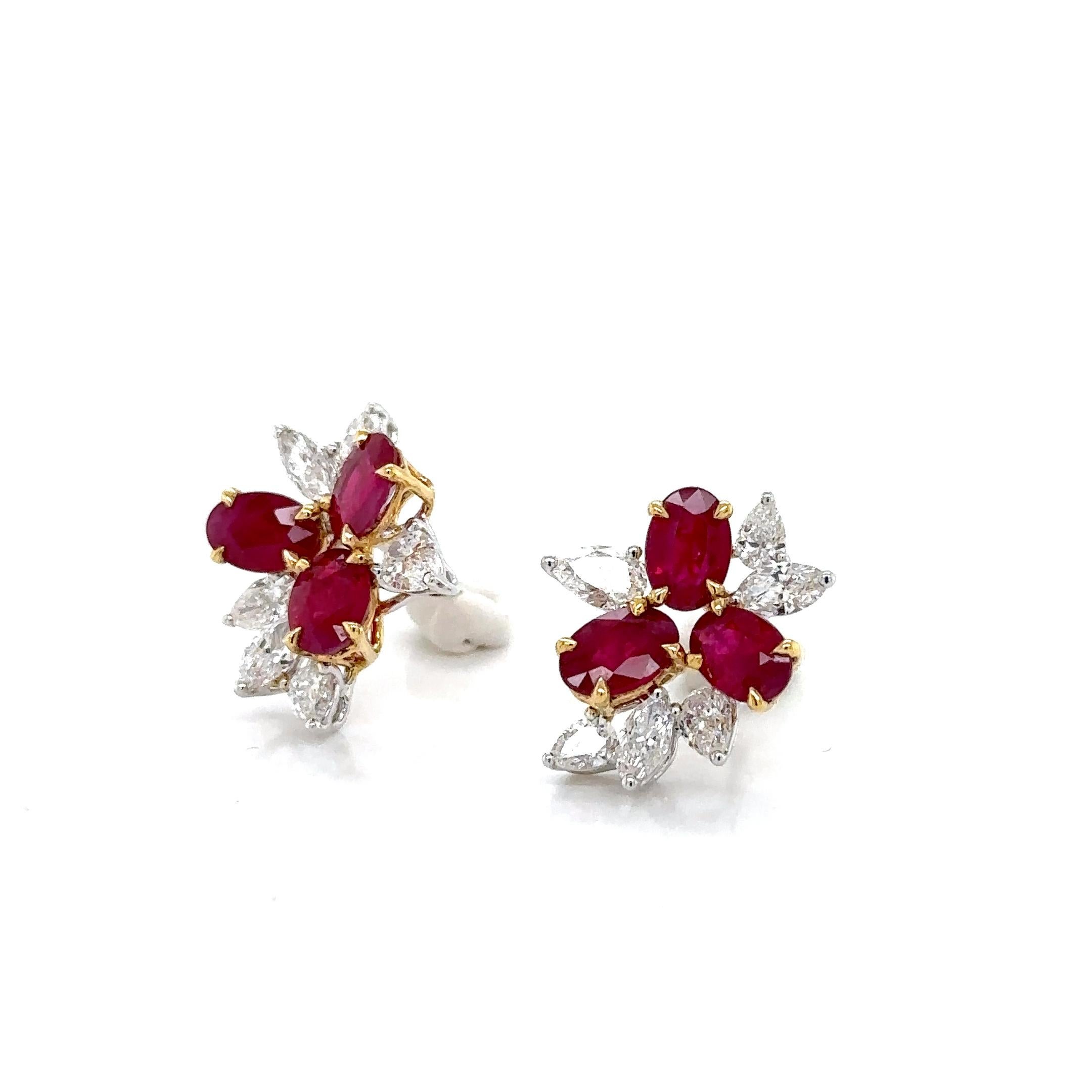 Or : 5,44 grammes
Rubis : 6 pi�èces, 3,70 carats
Diamants : 12 pièces, 1,62 carats


Paire de boucles d'oreilles composées de rubis de Birmanie et de diamants, comprenant six rubis totalisant 3,70 carats et douze diamants totalisant 1,62 carats.