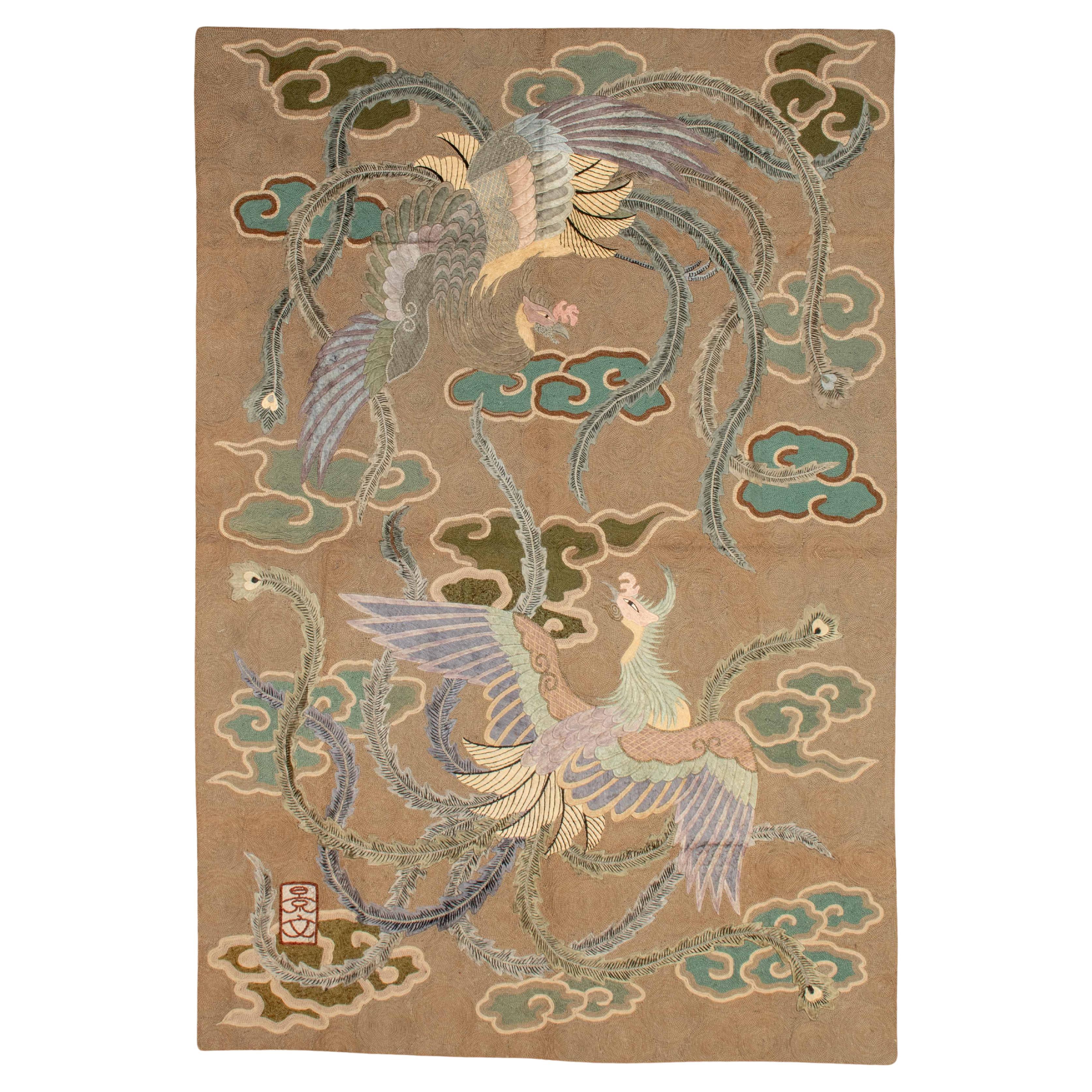 Tapisserie en relief en soie brodée représentant un couple de Phéniciens en vol