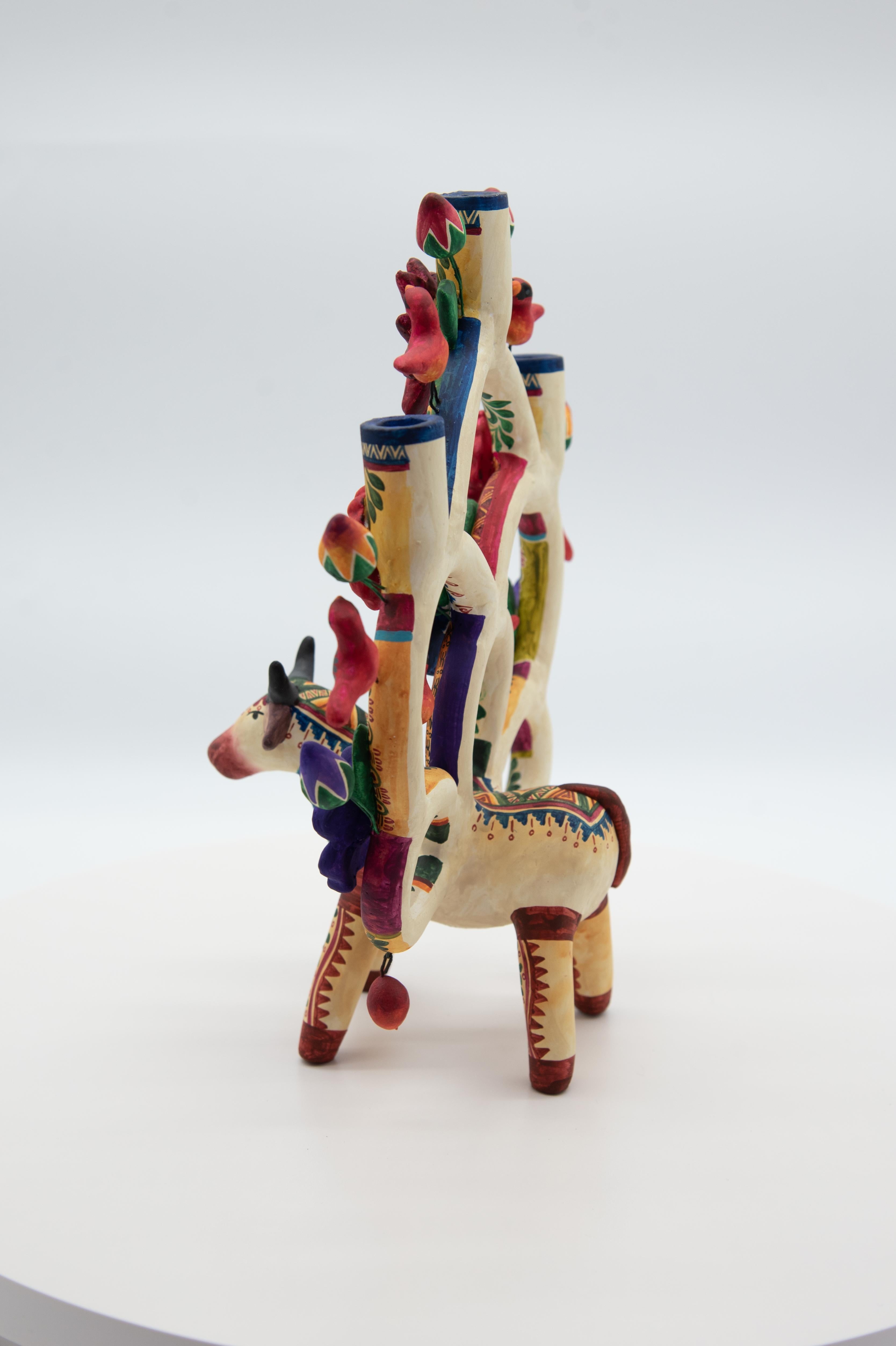 Arbol de la Vida Bull, farbenfroher mexikanischer Volkskunstbaum des Lebens aus Keramik  (Handgefertigt) im Angebot