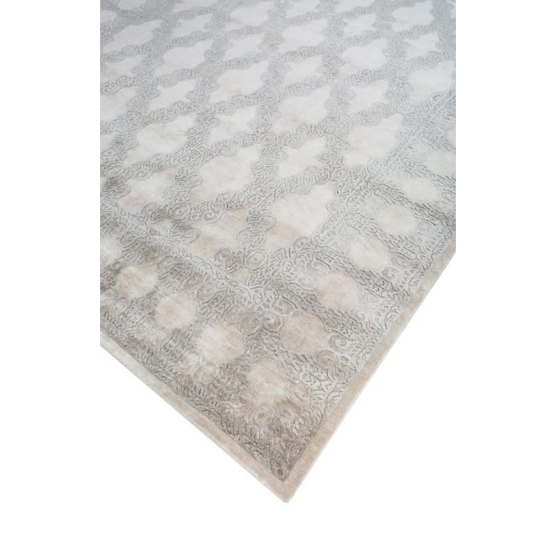 Are you ready to bring the mesmerizing essence of the ocean into your home? Introducing Arborium from the Woven Gems collection, a masterpiece born from the collaboration between and artist Jocelyn Burton. Crafted with a luxurious blend of silk and