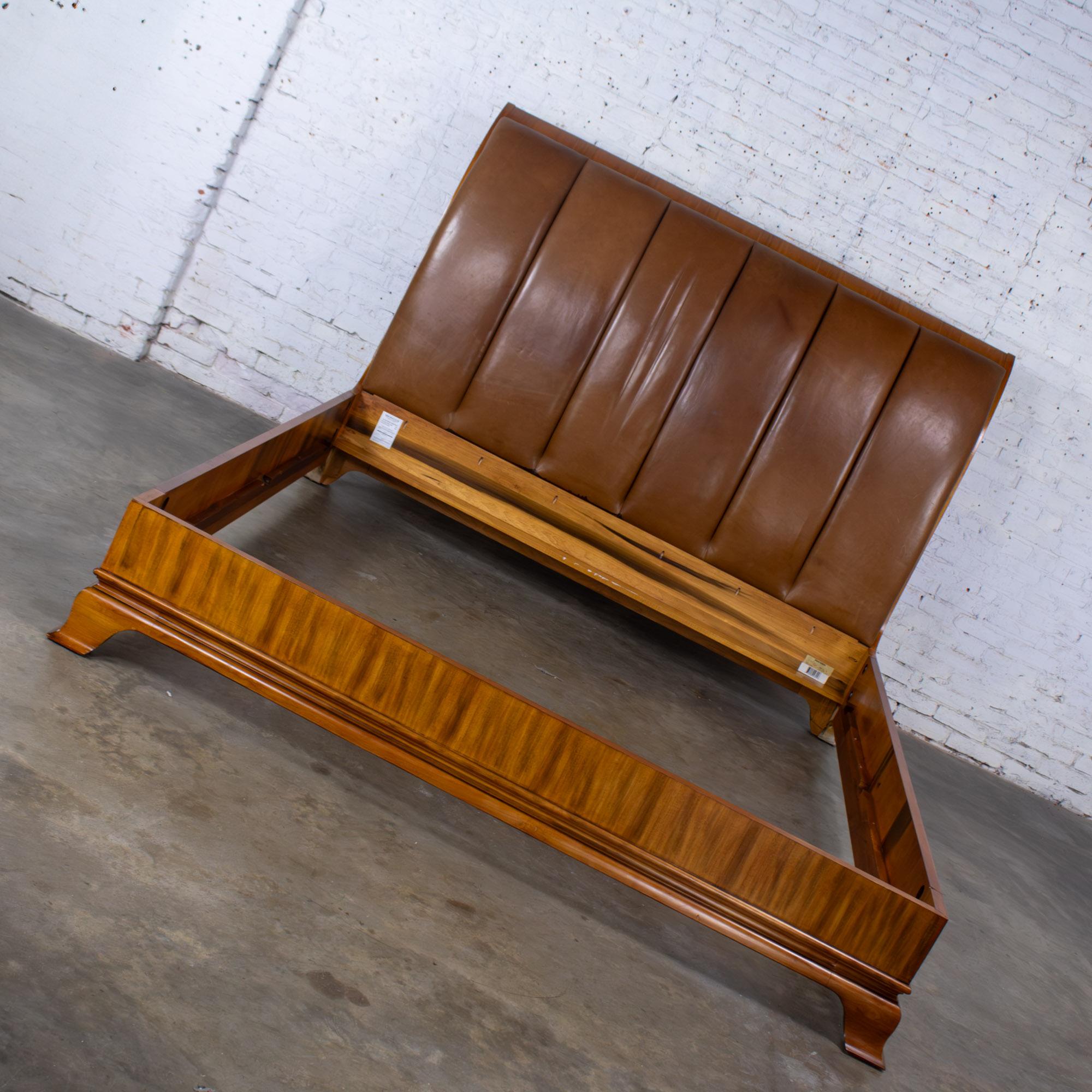 Arbus King Sleigh Bed w/Leather Upholstered Headboard 6000 Series by Henredon (amerikanisch) im Angebot