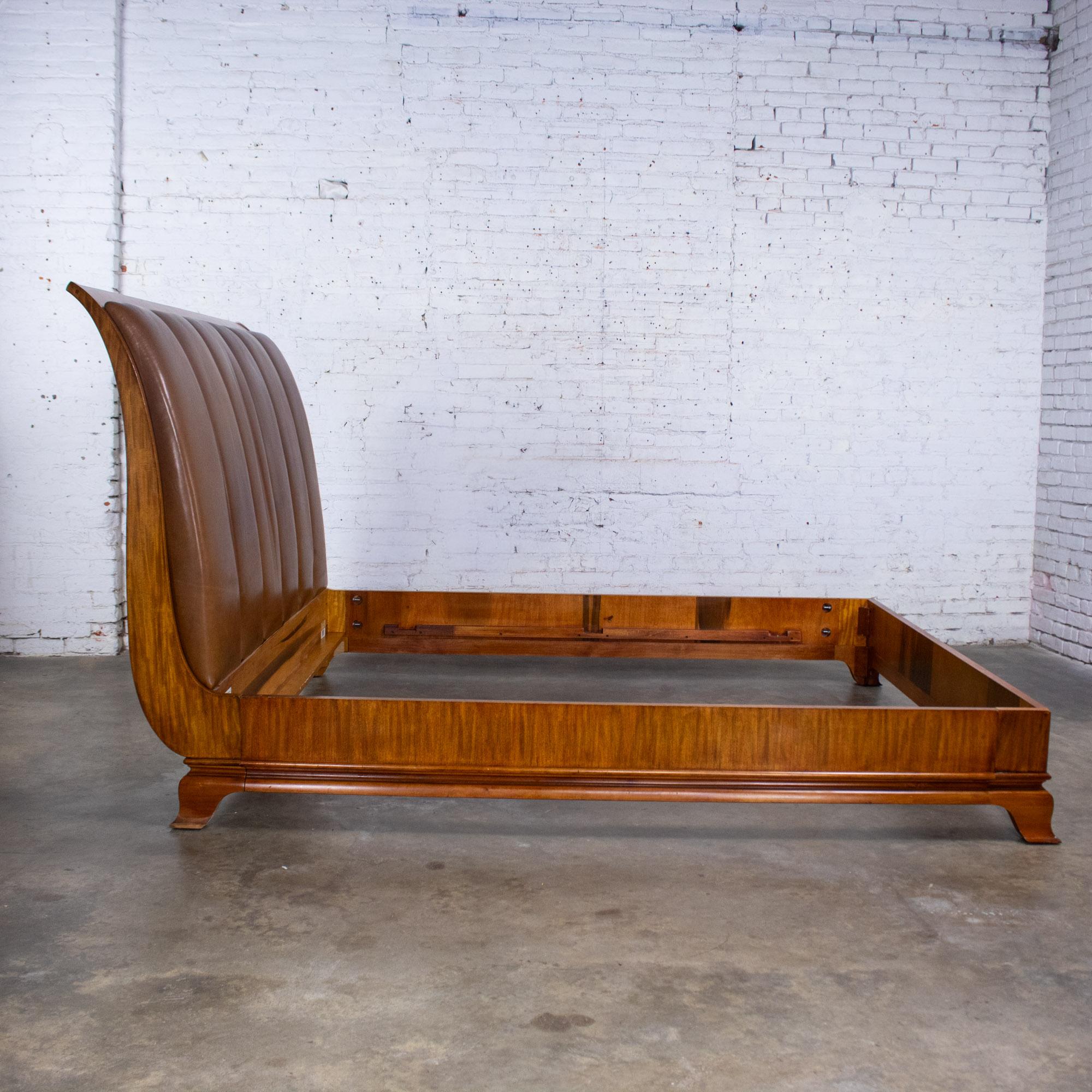 Arbus King Sleigh Bed w/Leather Upholstered Headboard 6000 Series by Henredon (Leder) im Angebot