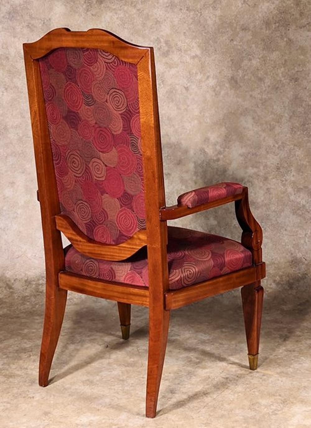 Fauteuil simple à dossier haut de style Arbus Bon état - En vente à Philadelphia, PA