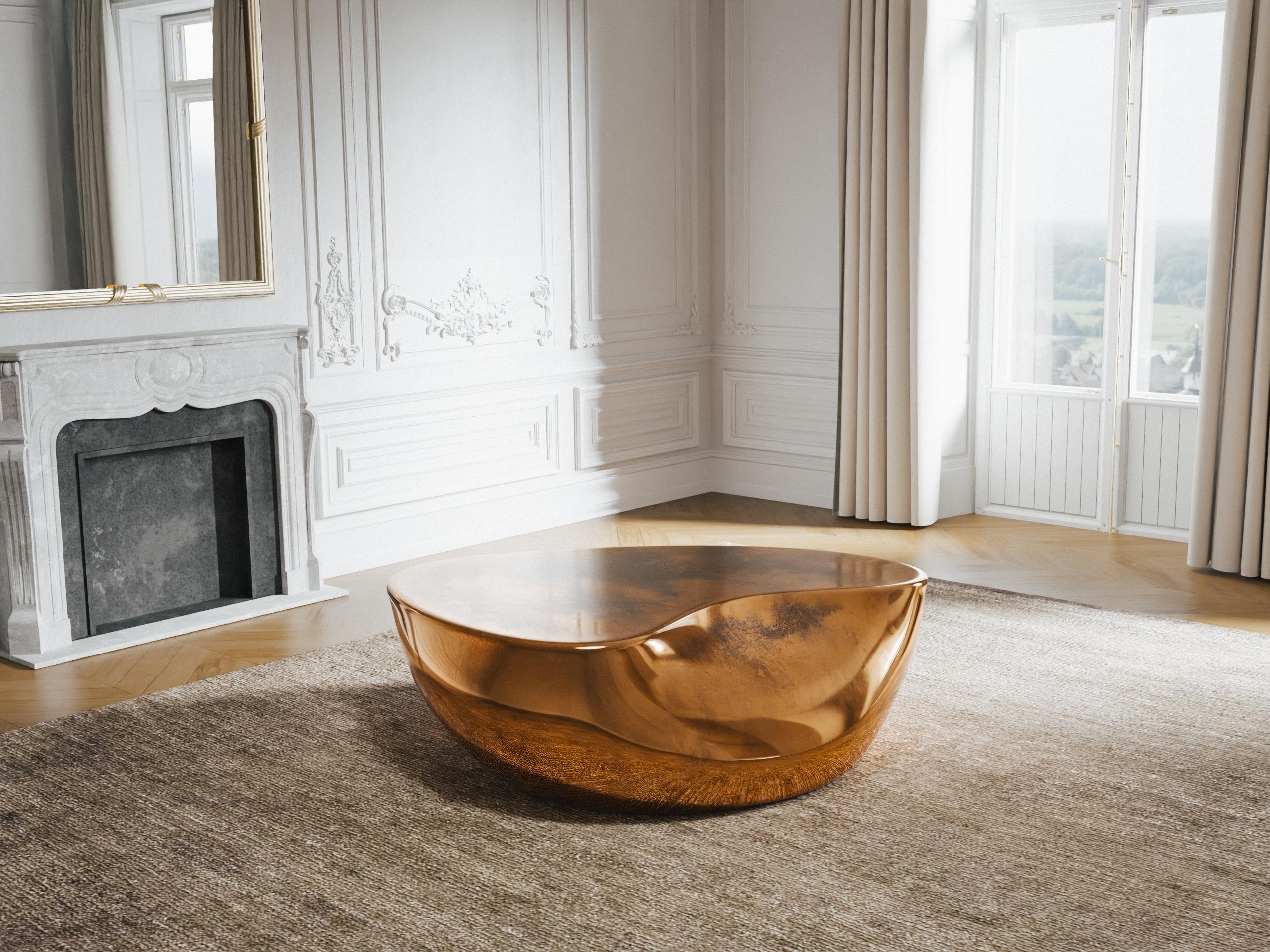 Table basse Arc de Kris Lamba Studio
Dimensions : L 130 x D 90 x H 50 cm
MATERIAL : Cuivre poli et patiné.
Poids : 60 Kg.

Kris Lamba est né à Londres en 1984. Il crée des sculptures à petite et grande échelle, des peintures et des éditions de