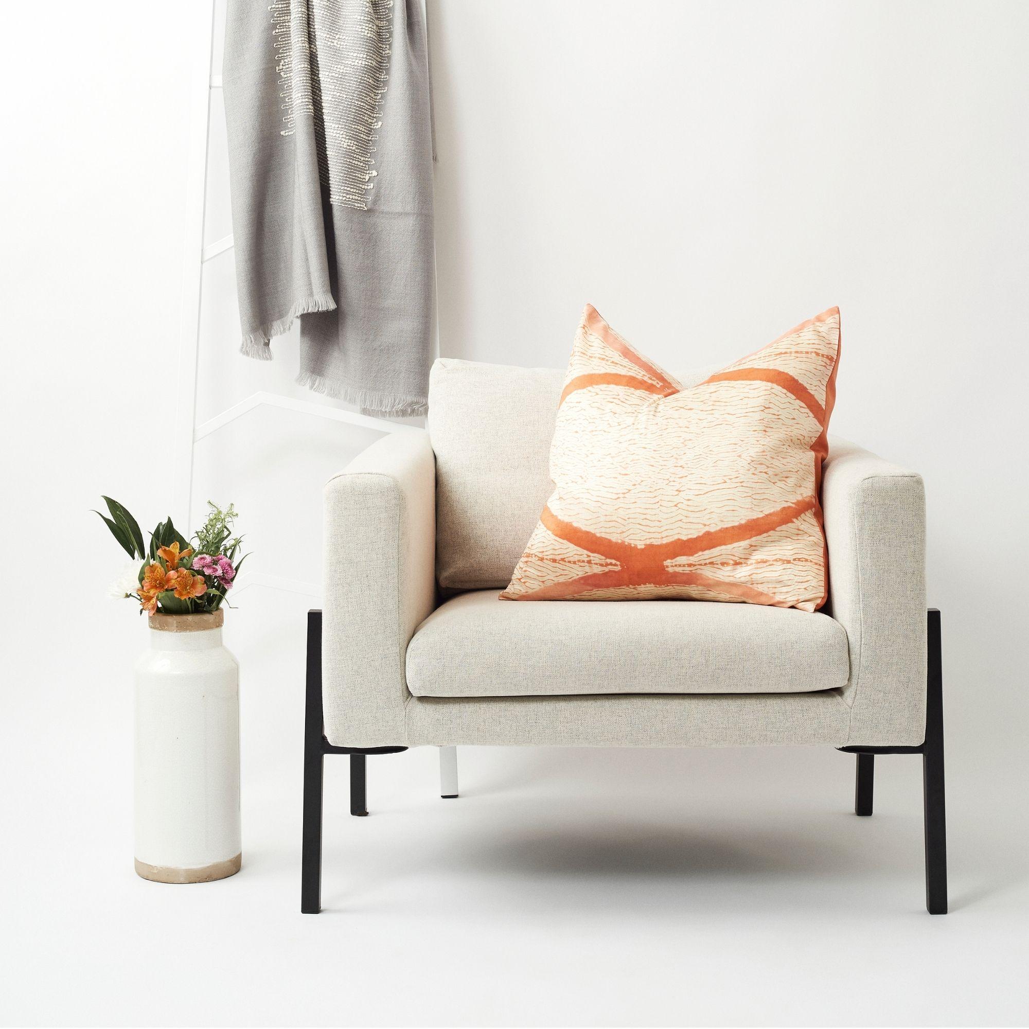 Coussin en soie imprimé Shibori Arc Coral fait à la main en vente 7