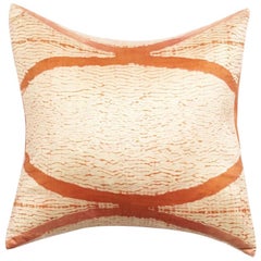 Coussin en soie Shibori arc de cercle corail