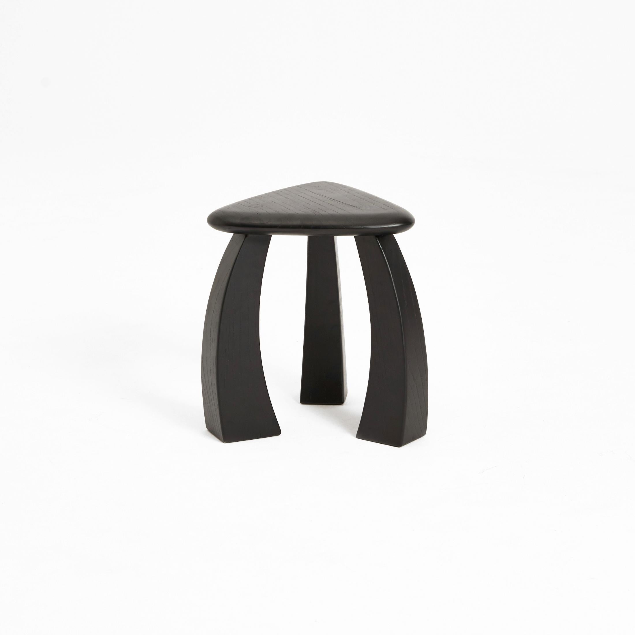 Postmoderno Sgabello Arc de 37 in castagno nero di Project 213A in vendita