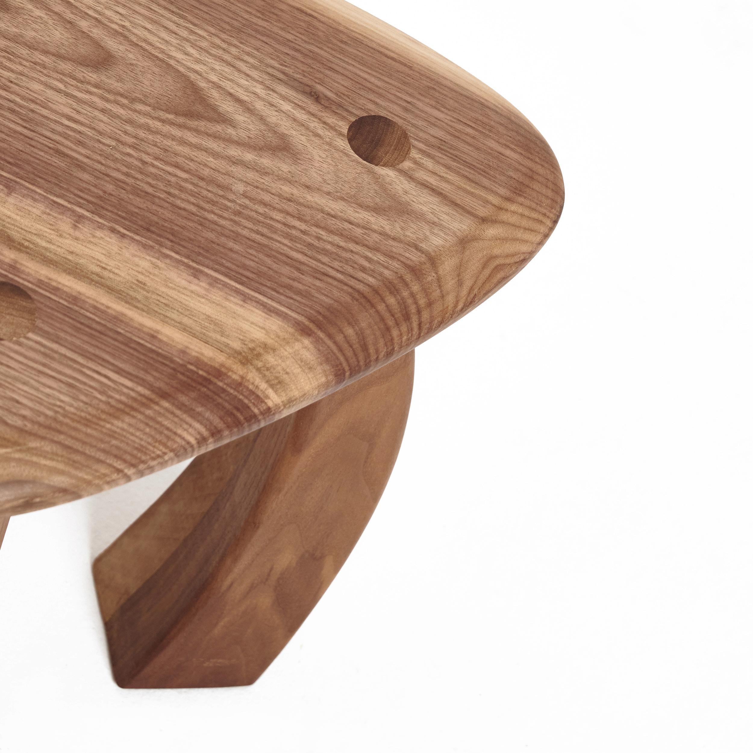 Arc de Hocker 37 aus natürlichem Nussbaumholz von Project 213A (Portugiesisch) im Angebot