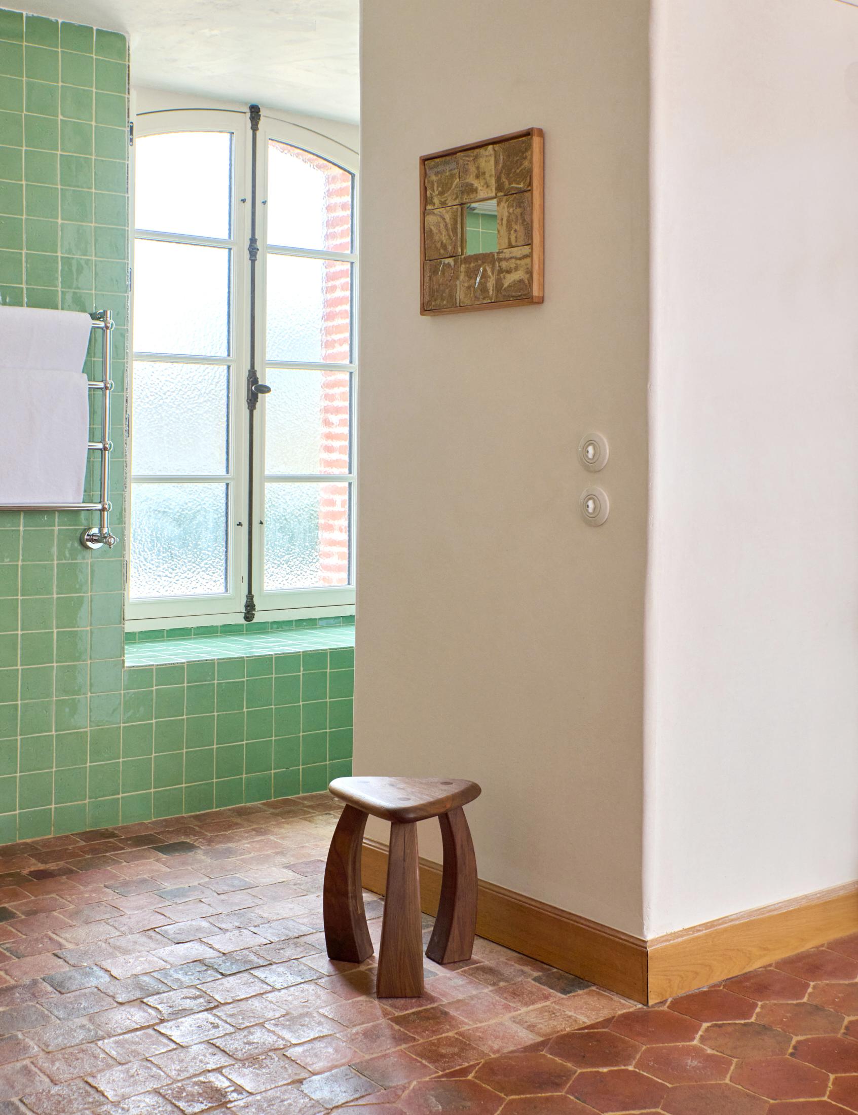 Taburete Arc de 37 en nogal natural by Project 213A Portugués en venta