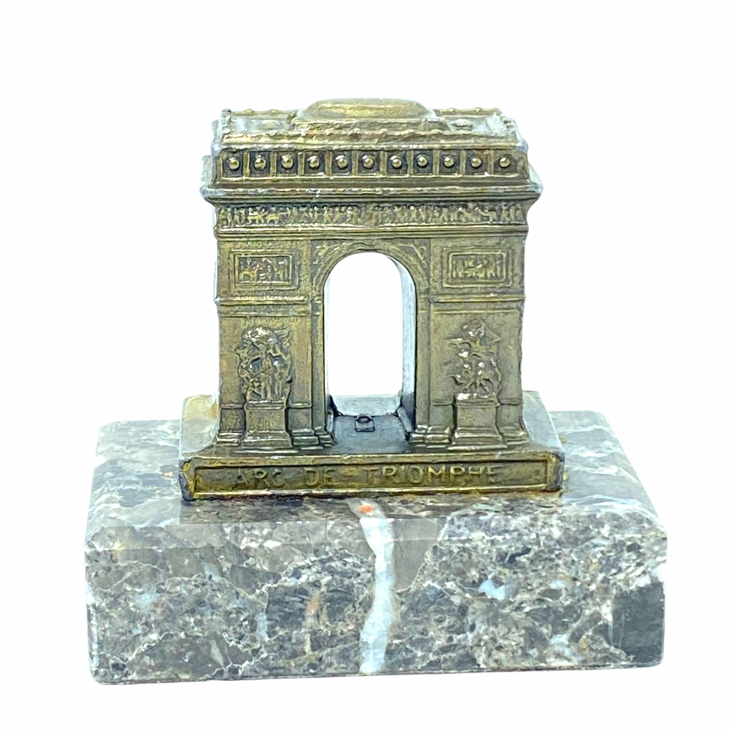 Art déco Arc de Triomphe Paris Souvenir Building Poids du papier Base en marbre en vente