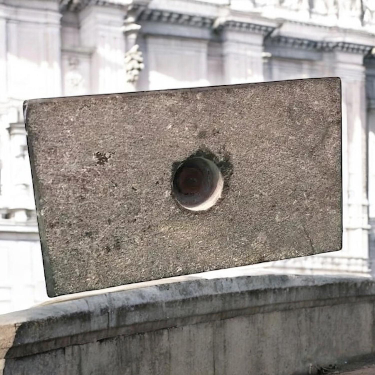 Bâtiment souvenir de l'Arc de Triomphe Base en métal et marbre, Paris, années 1950 en vente 6