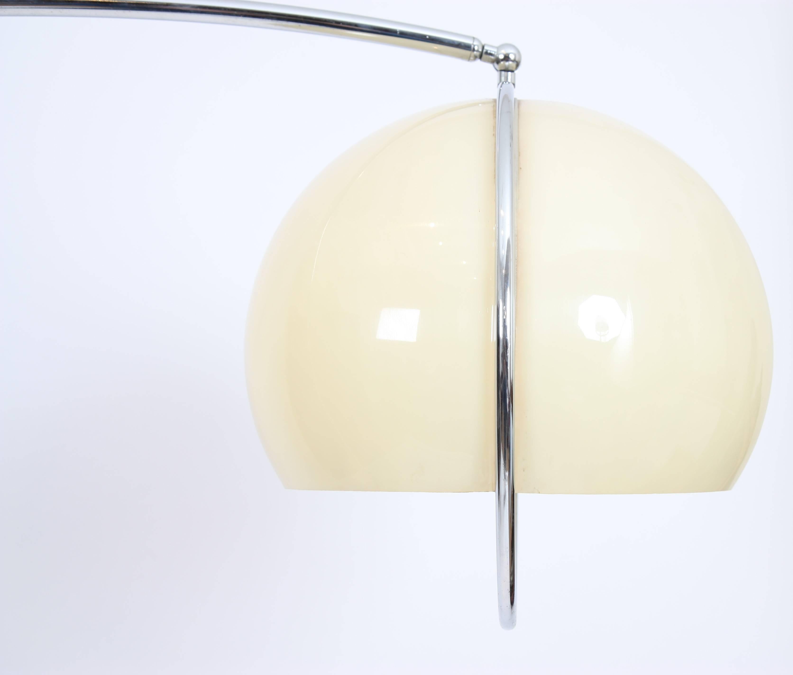 Arc Floor Lamp in Chrome Metal In Good Condition For Sale In Mondorf les Bains, LU