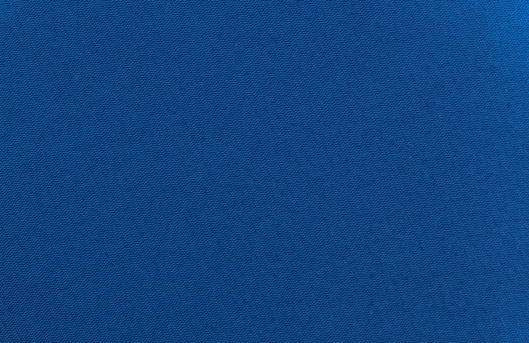 Fauteuil de salon Arc en tissu recyclé bleu Bon état - En vente à Brooklyn, NY