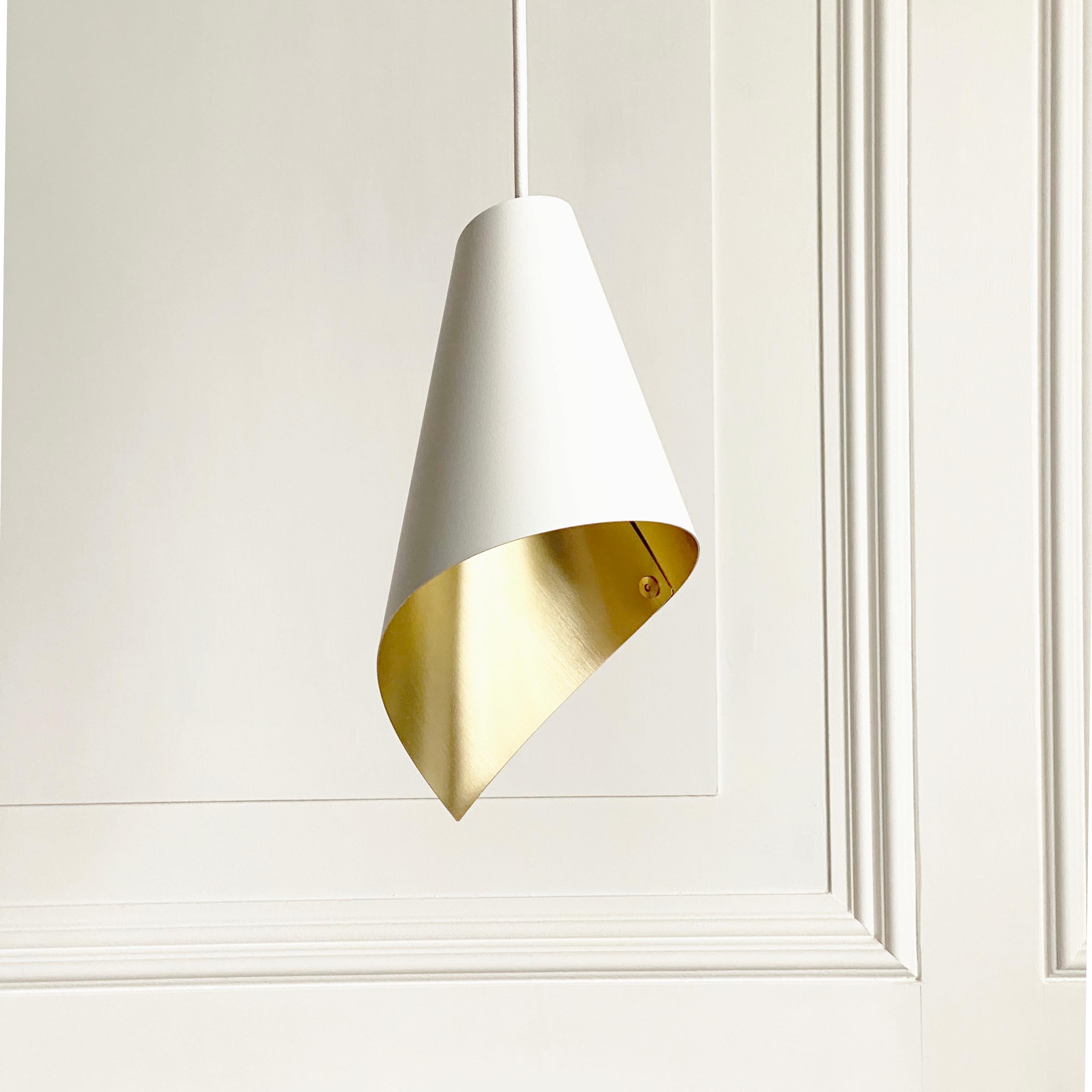 The white & brushed brass ARC pendant light can be used in many different configurations to stunning effect. Hang singles or in rows to create individual pools of light or in clusters of 3 or 5 to give wider illumination.

Hand wrapped from a single
