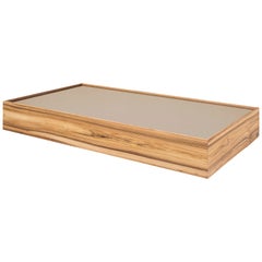 Table basse rectangulaire à quatre pieds en bois de teck avec plateau en verre bronze