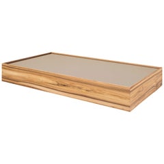 Mesa de centro rectangular Arc 47" de madera de teca con tapa de cristal color bronce