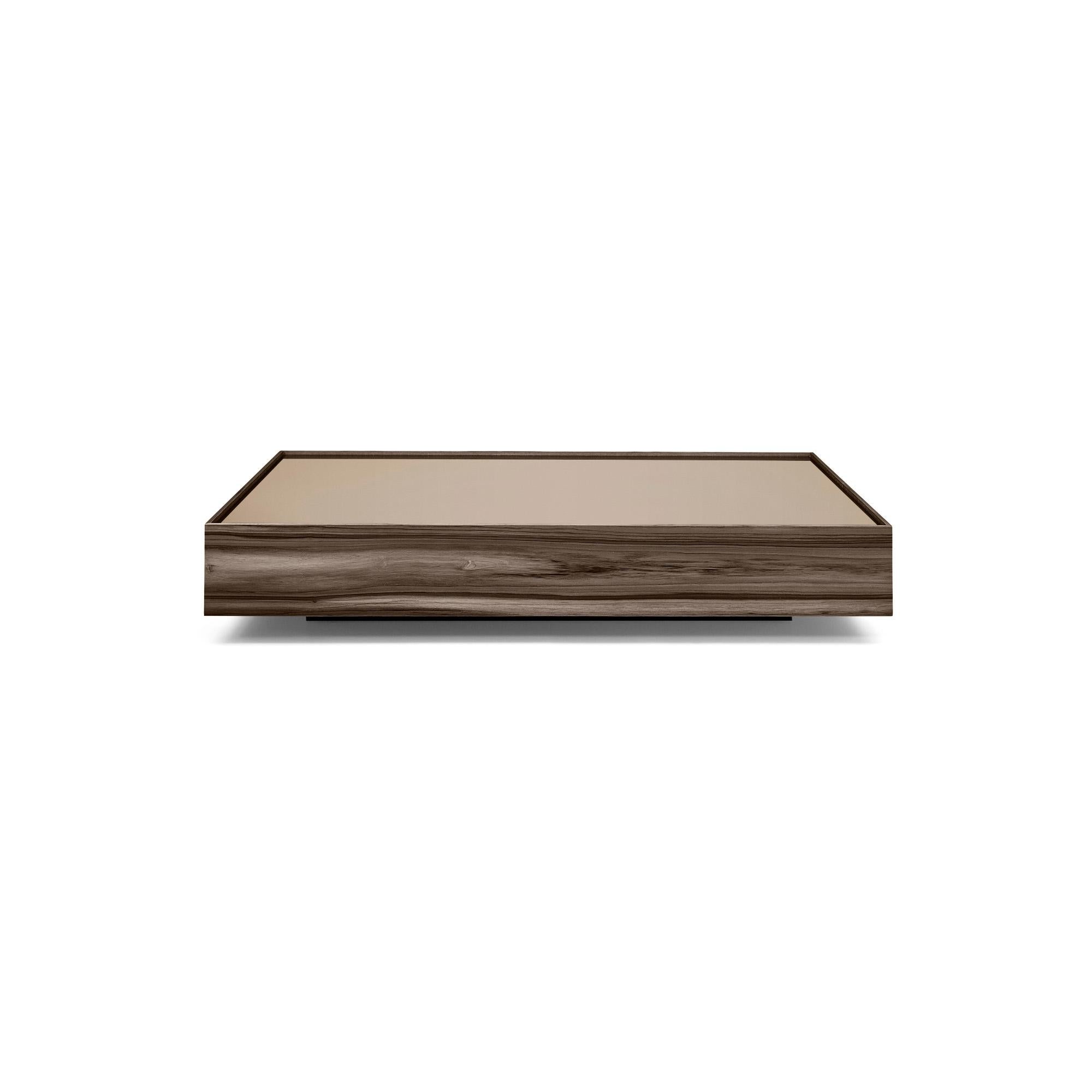 Mesa de centro rectangular chapada en nogal con tapa de espejo de bronce de 47 pulgadas - Arc Chapado en venta