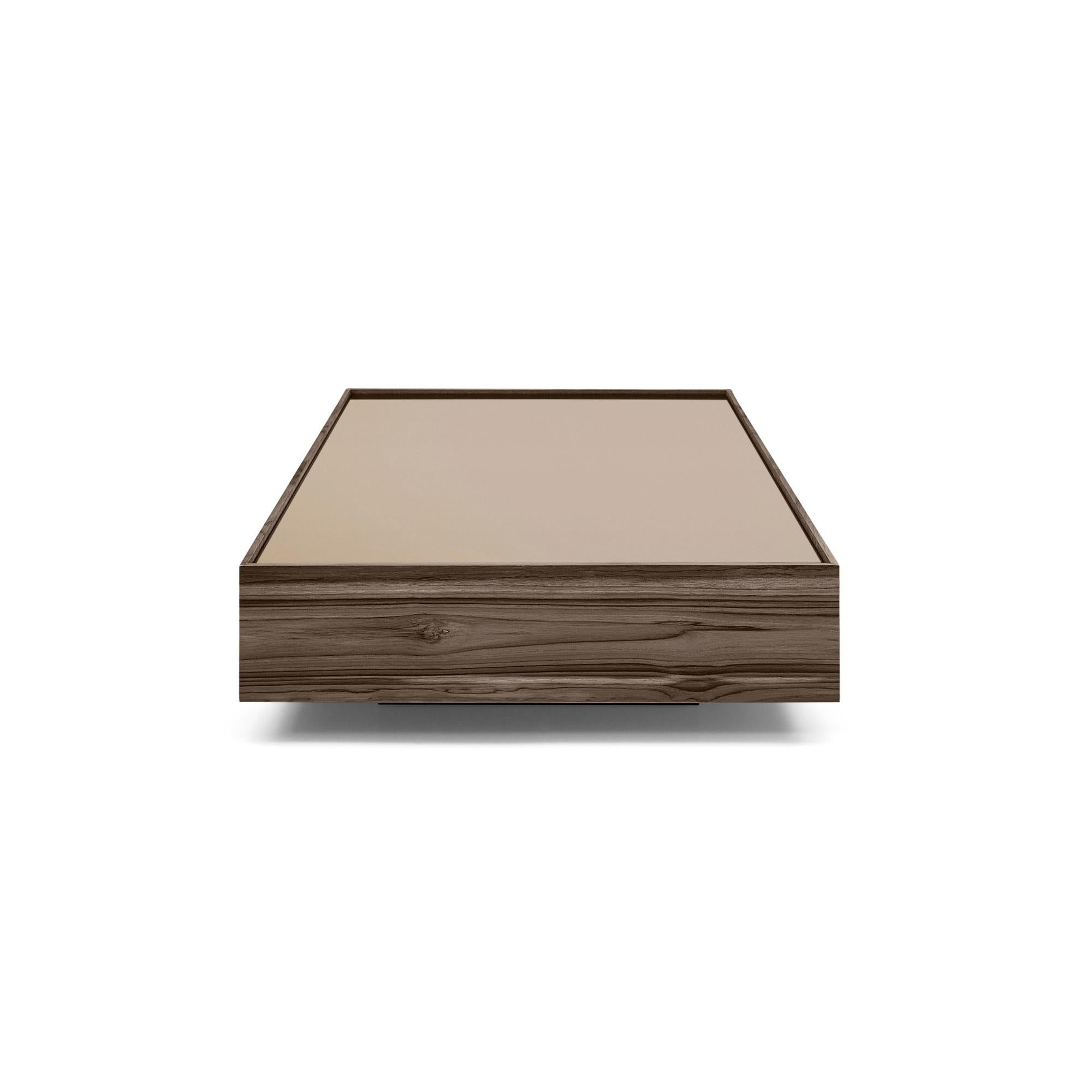 Mesa de centro rectangular chapada en nogal con tapa de espejo de bronce de 47 pulgadas - Arc Espejo en venta