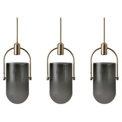 Ensemble de trois lampes suspendues Arc Well, verre dégradé et laiton brossé d'Allied Maker