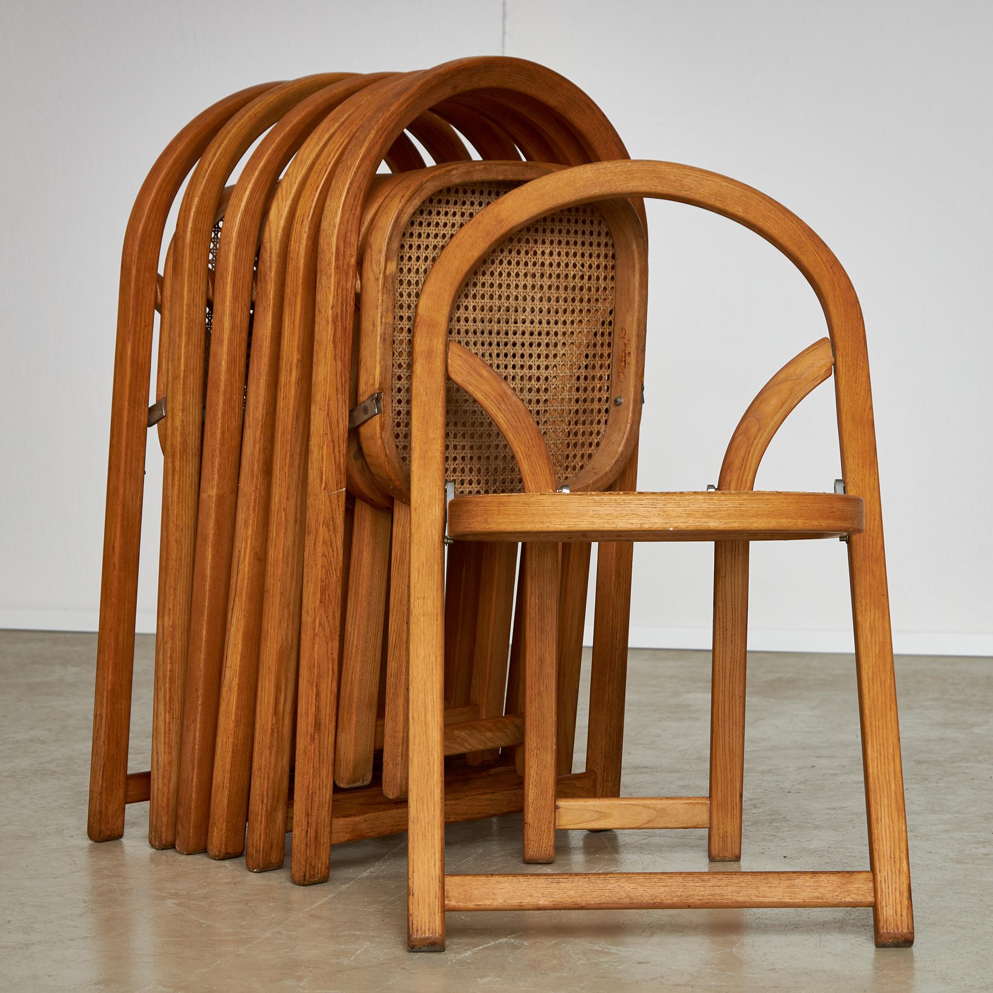 Design, colour, and flexibility are three essential elements that elevate Crassevig's tradition to a new level, creating a world of innovative seating solutions, sophisticated techniques for wood bending and working in design. Over the past 50