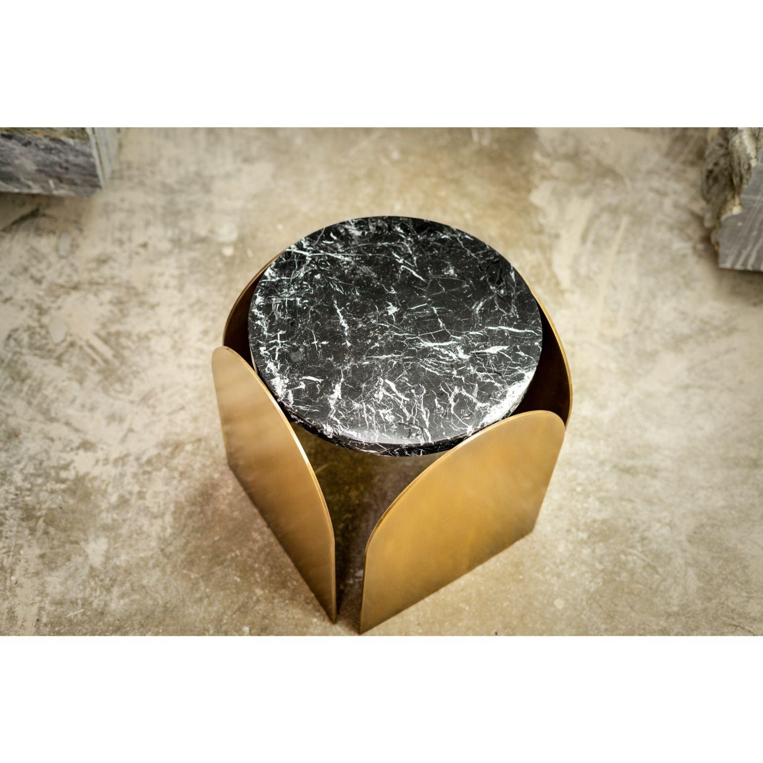 Arcade marble side table by Essenzia
Materials: Nero marquina, brushed brass
Dimensions: 40 x 40 x 45 cm

Also Available: India Green

Side table inspired by architectural proportions of ancient Rome. The structure is made of brushed brass