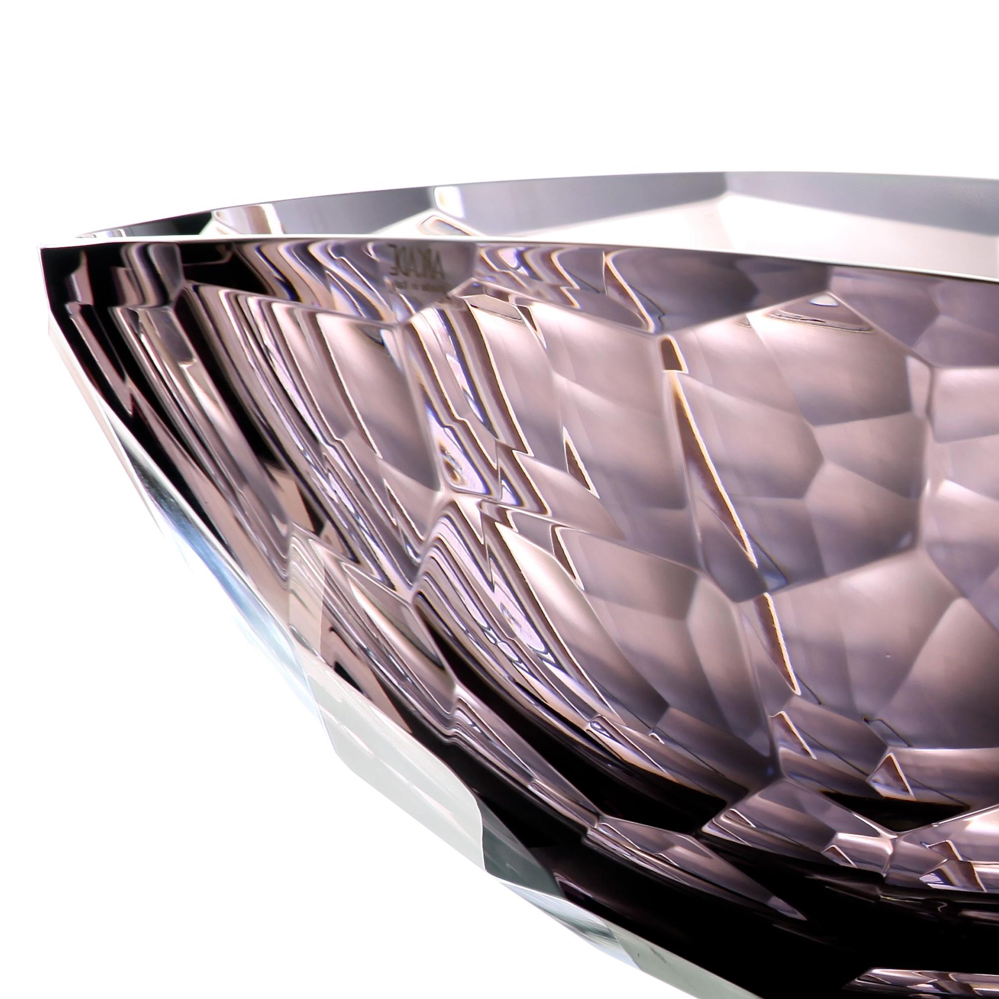 Venus is a mouth, blown and hand shaped bowl in amethyst color, brilliant cut.
Edition of 33 unique pieces signed and numbered by Ivan Baj. Arcade art pieces are made by hand in our Murano atelier. Small differences of size or color are the best