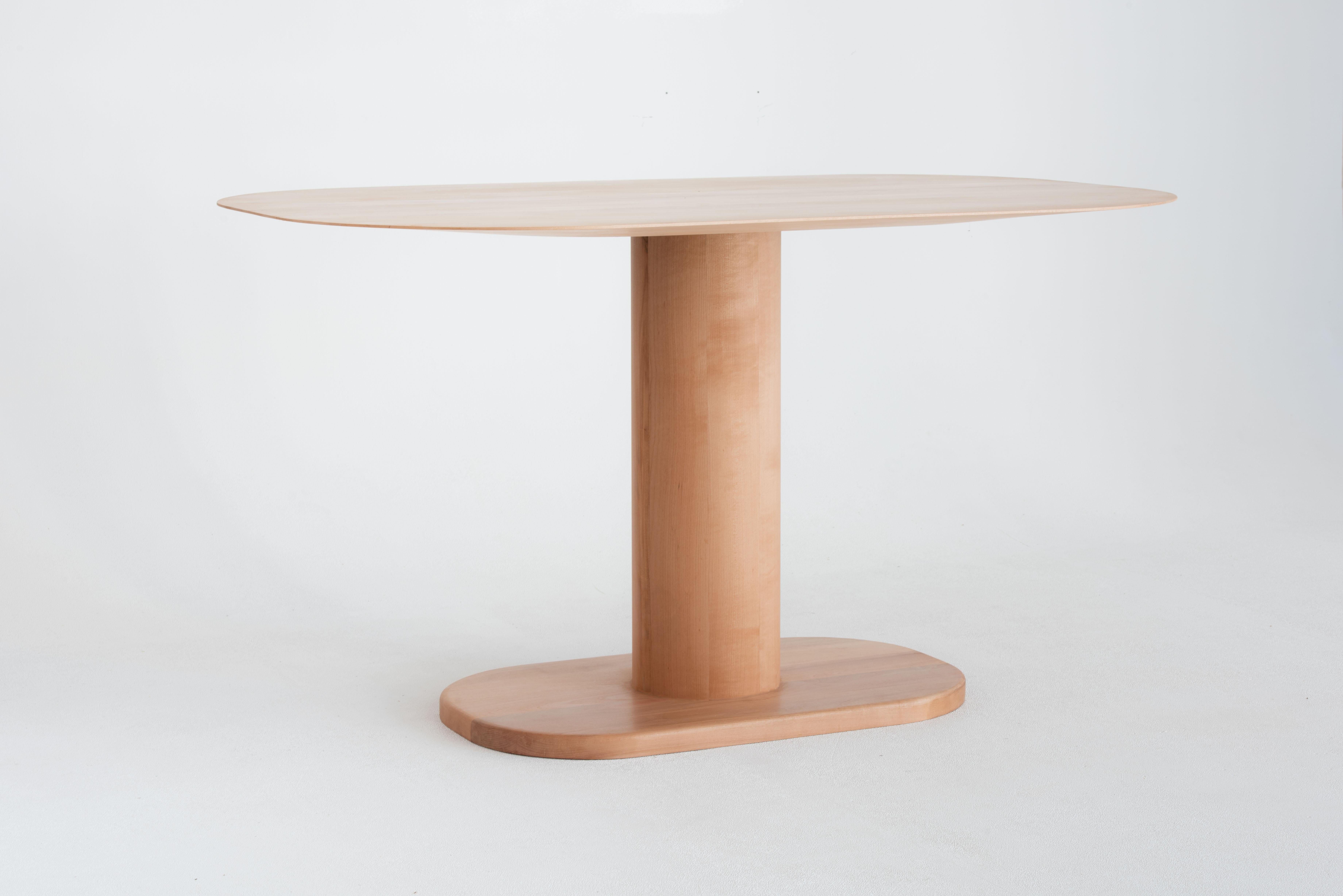 Table à manger Arcadia  Table ovale minimaliste en Beeche massif par Studio Yann Gandon Neuf - En vente à København S, DK