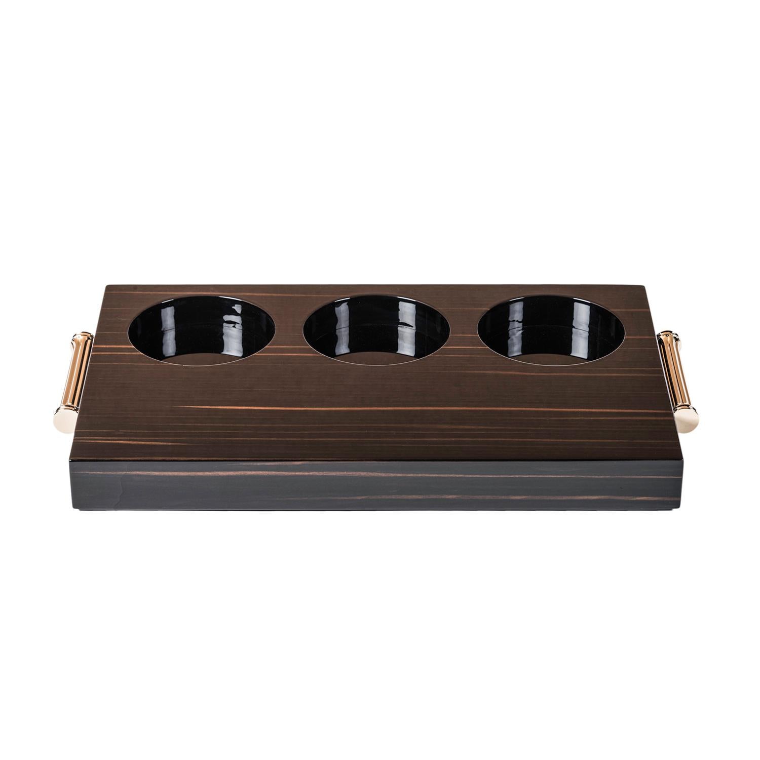 Tray in Macassar ebony veneer with gloss finish. 24-karat gold plated brass handles.

Overall dimensions: W 35 x D 20 x H 3 cm.