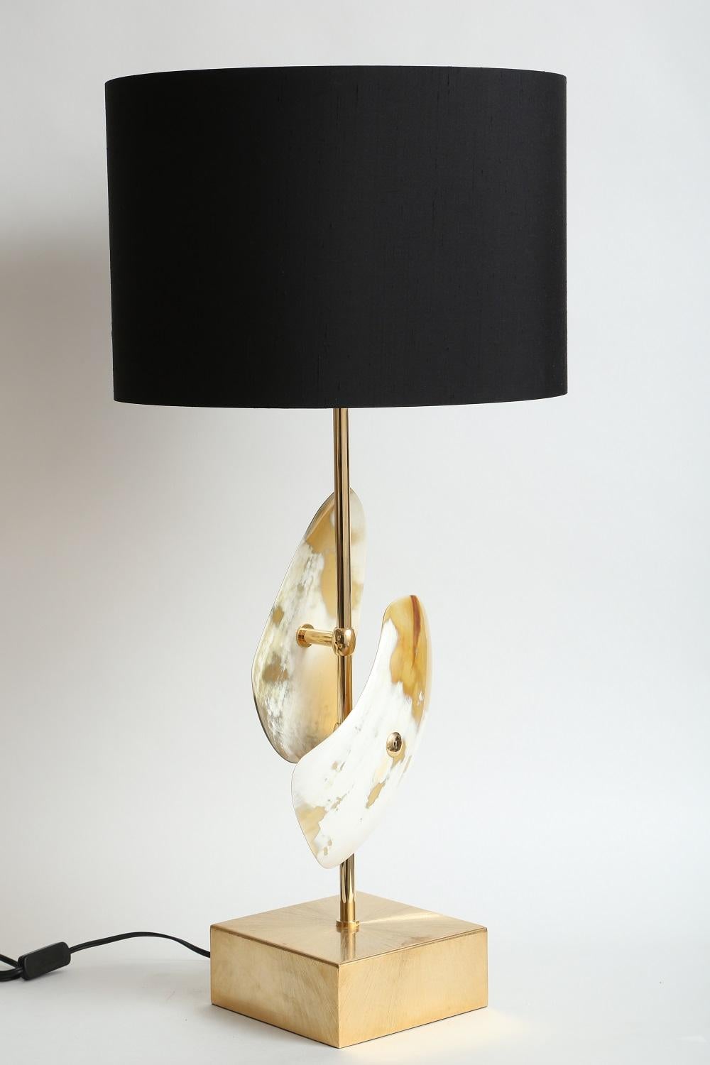 Arcahorn table lamp with horn details and brushed gilded brass base, made in Italy.
Dimensions:
7.87” x 7.87” x 26.77” H.
Black fabric lampshade D 21.65” x 13.77” H.
     