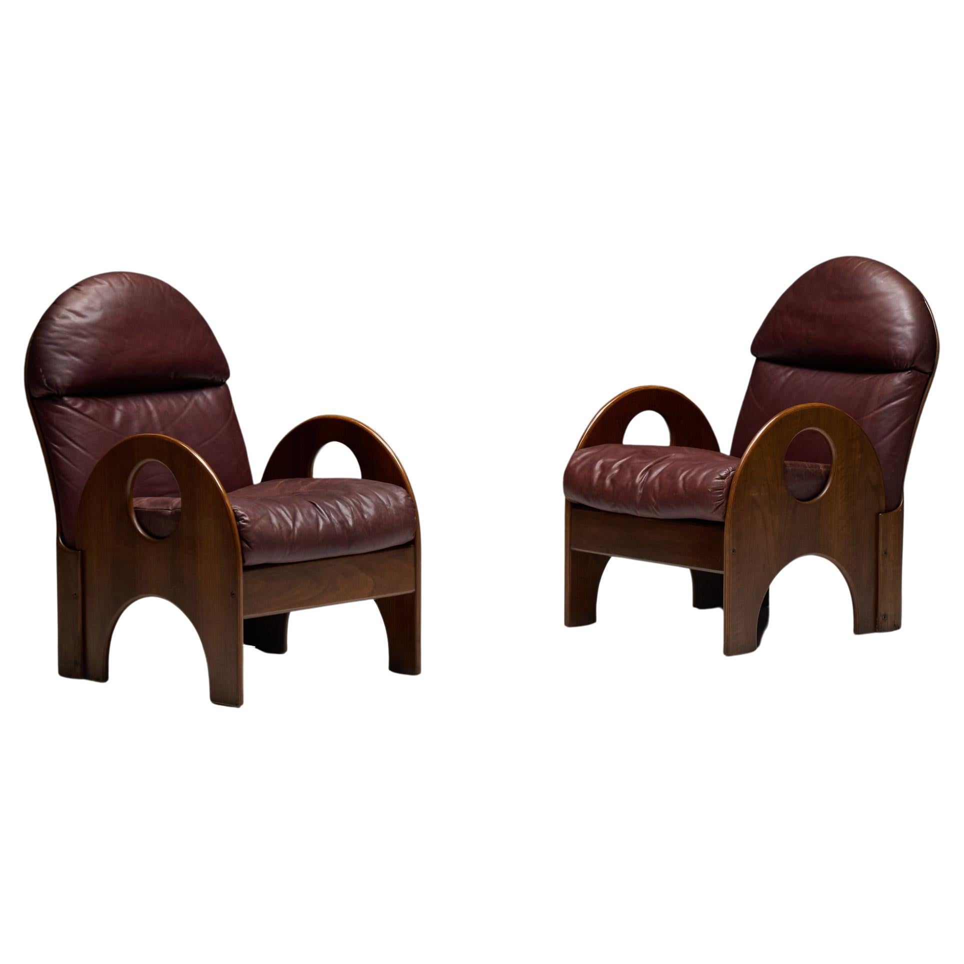 Arcata Easy Chairs by Gae Aulenti in Walnut and Burgundy Leather, Italy, 1968 For Sale