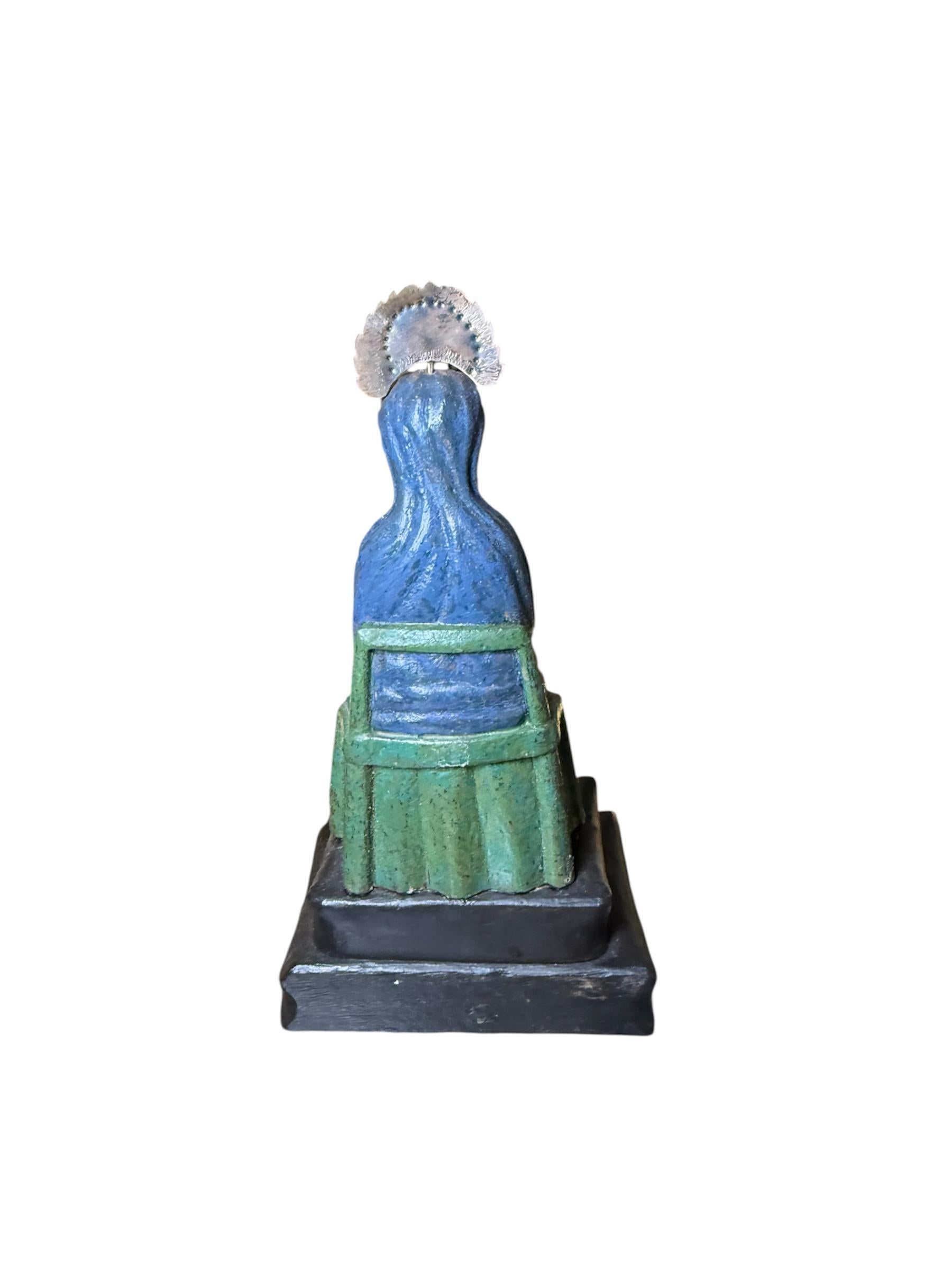 Arce Santos De Palo/ Scultura in legno intagliato a mano della Vergine di Monserrat con nicchia In condizioni buone in vendita a Guaynabo, PR