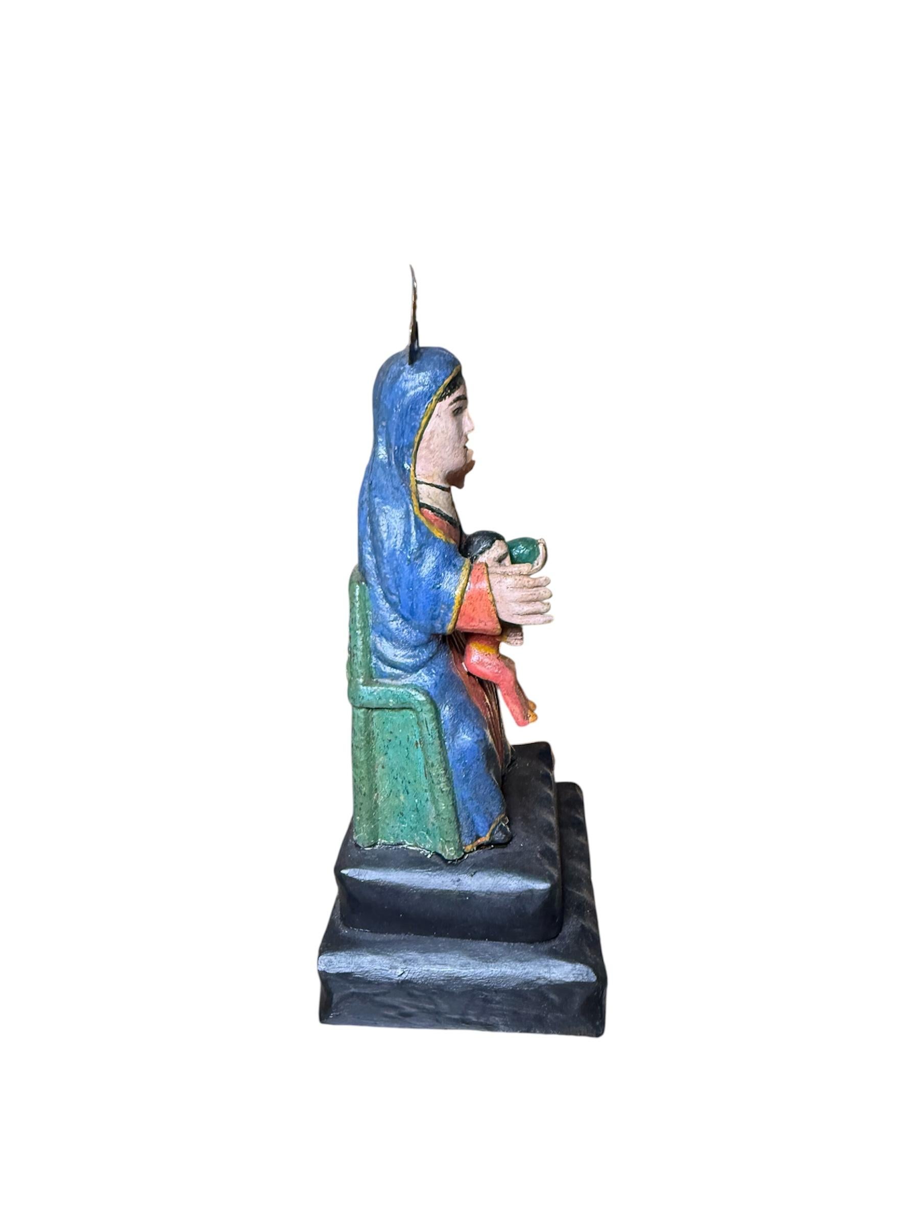 XX secolo Arce Santos De Palo/ Scultura in legno intagliato a mano della Vergine di Monserrat con nicchia in vendita