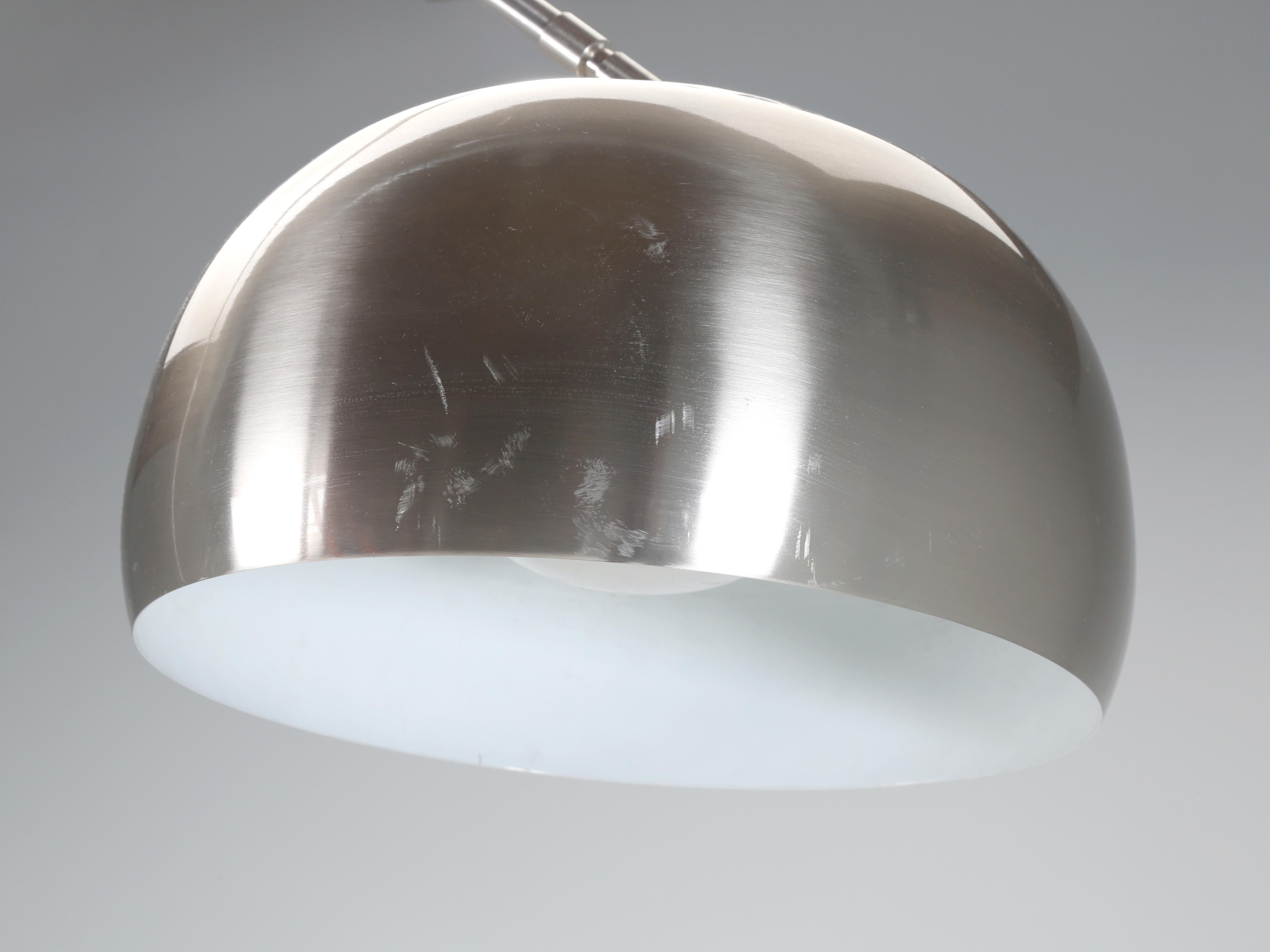 Lámpara de pie Arco al estilo de la lámpara de pie Arco de Castiglioni de acero inoxidable y mármol en venta 2