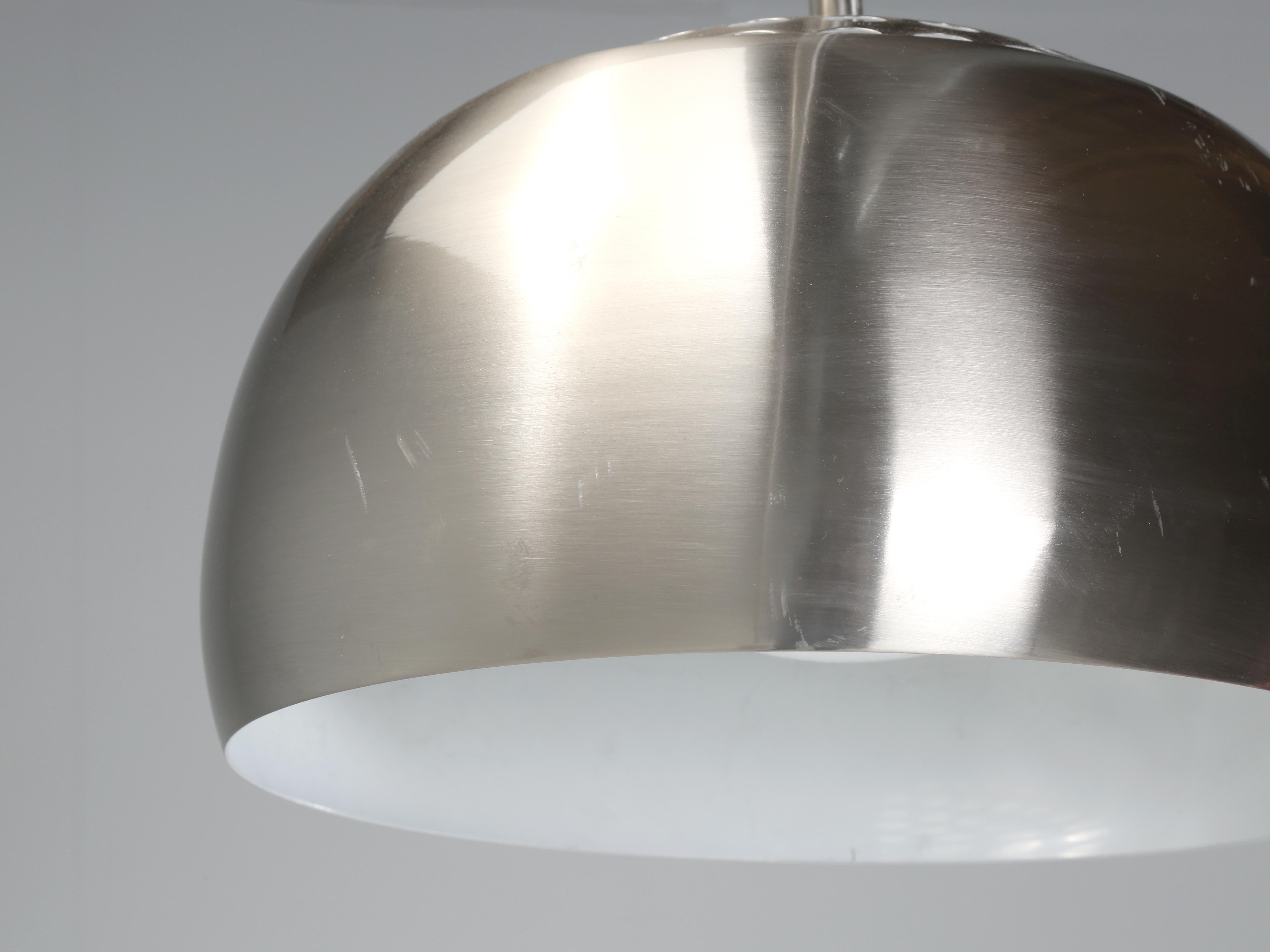 Lámpara de pie Arco al estilo de la lámpara de pie Arco de Castiglioni de acero inoxidable y mármol en venta 3