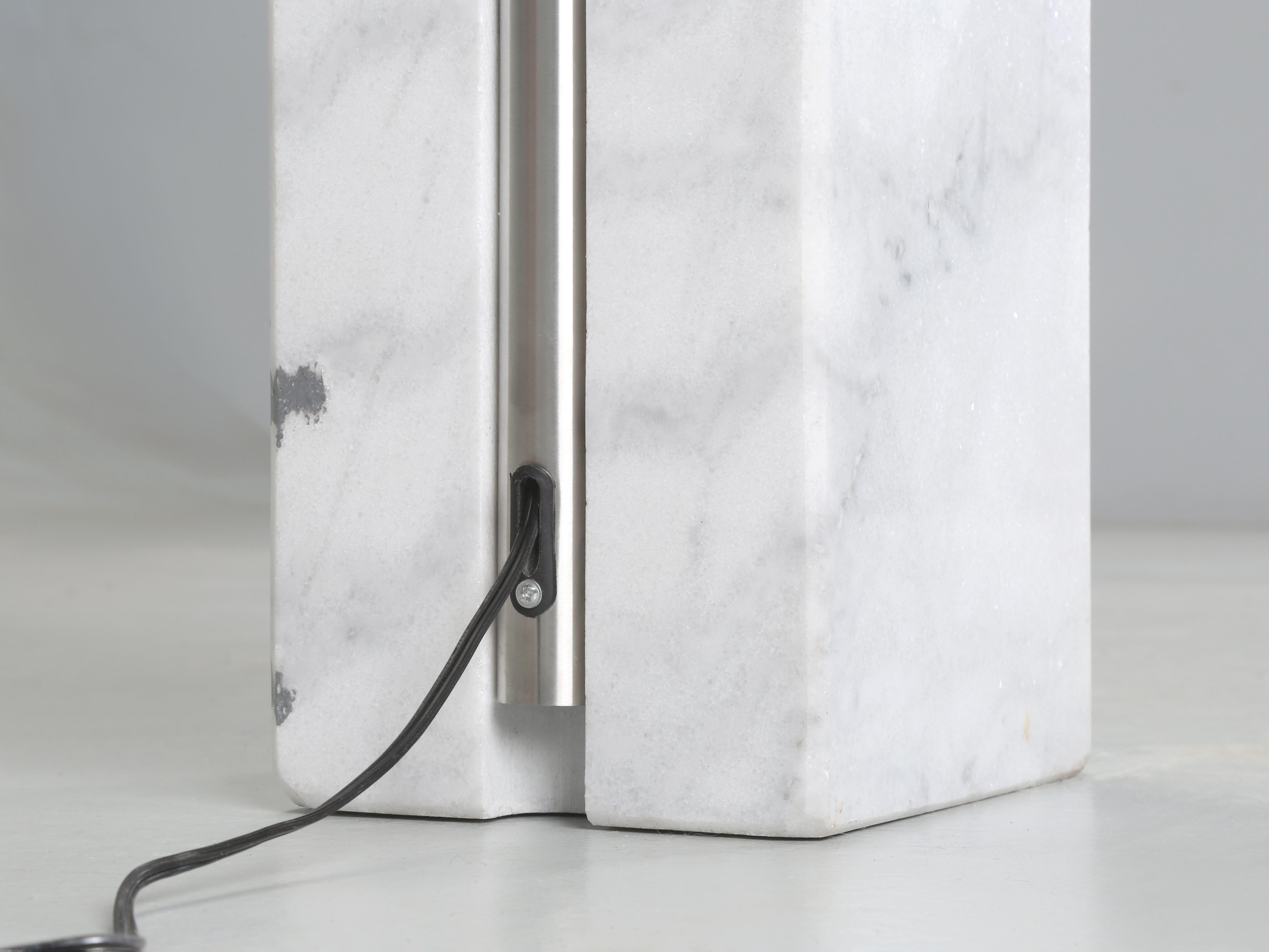 Lámpara de pie Arco al estilo de la lámpara de pie Arco de Castiglioni de acero inoxidable y mármol en venta 7