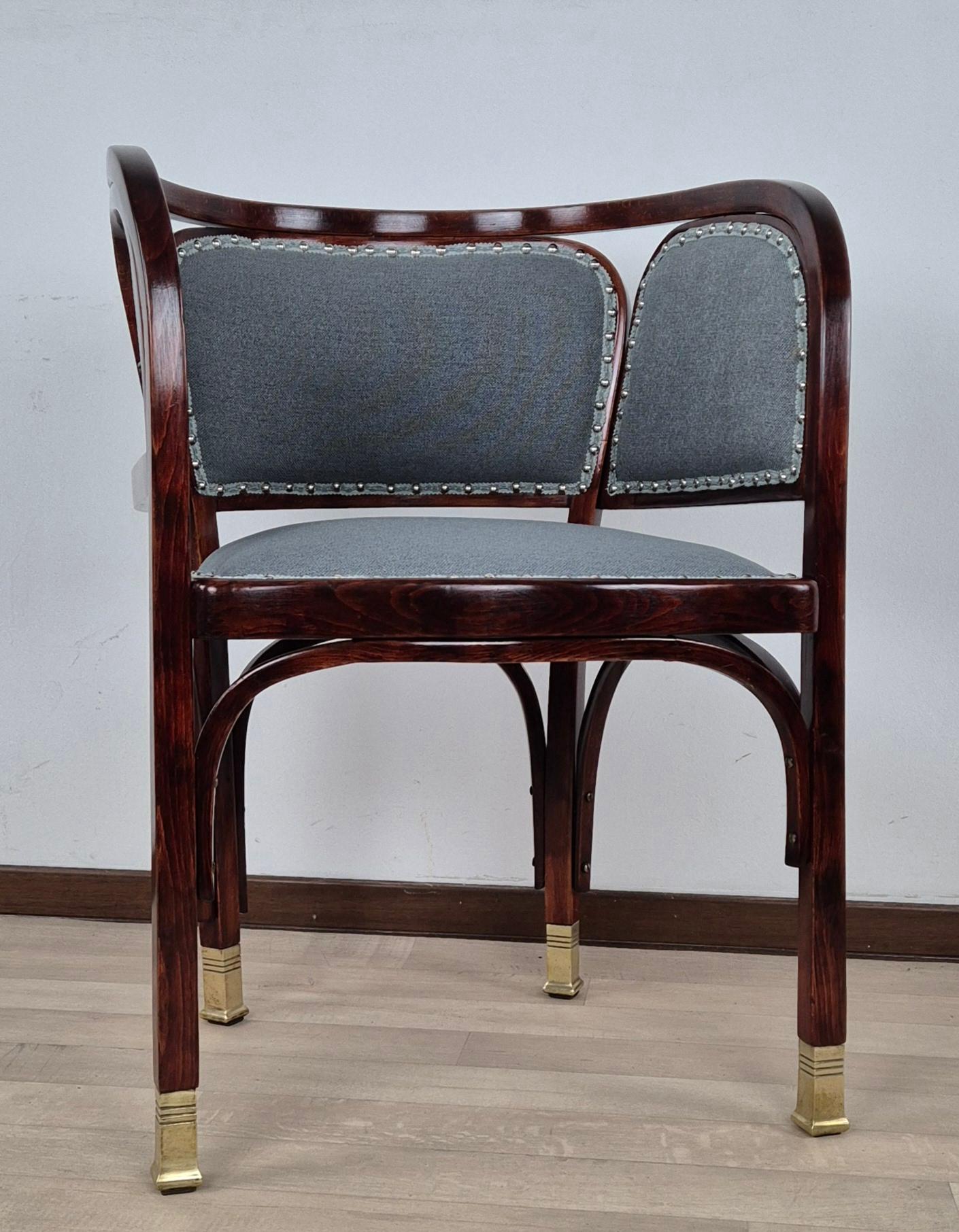Rarissima per non dire introvabile poltrona a pozzetto della Wiener Werkstätte fabbricata dalla J. & J. Kohn su Design dell'architetto Gustav Siegel in Faggio curvato.

Nessuna spaccatura sulle curve
Tutte le viti originali
Scarpette in Ottone sue