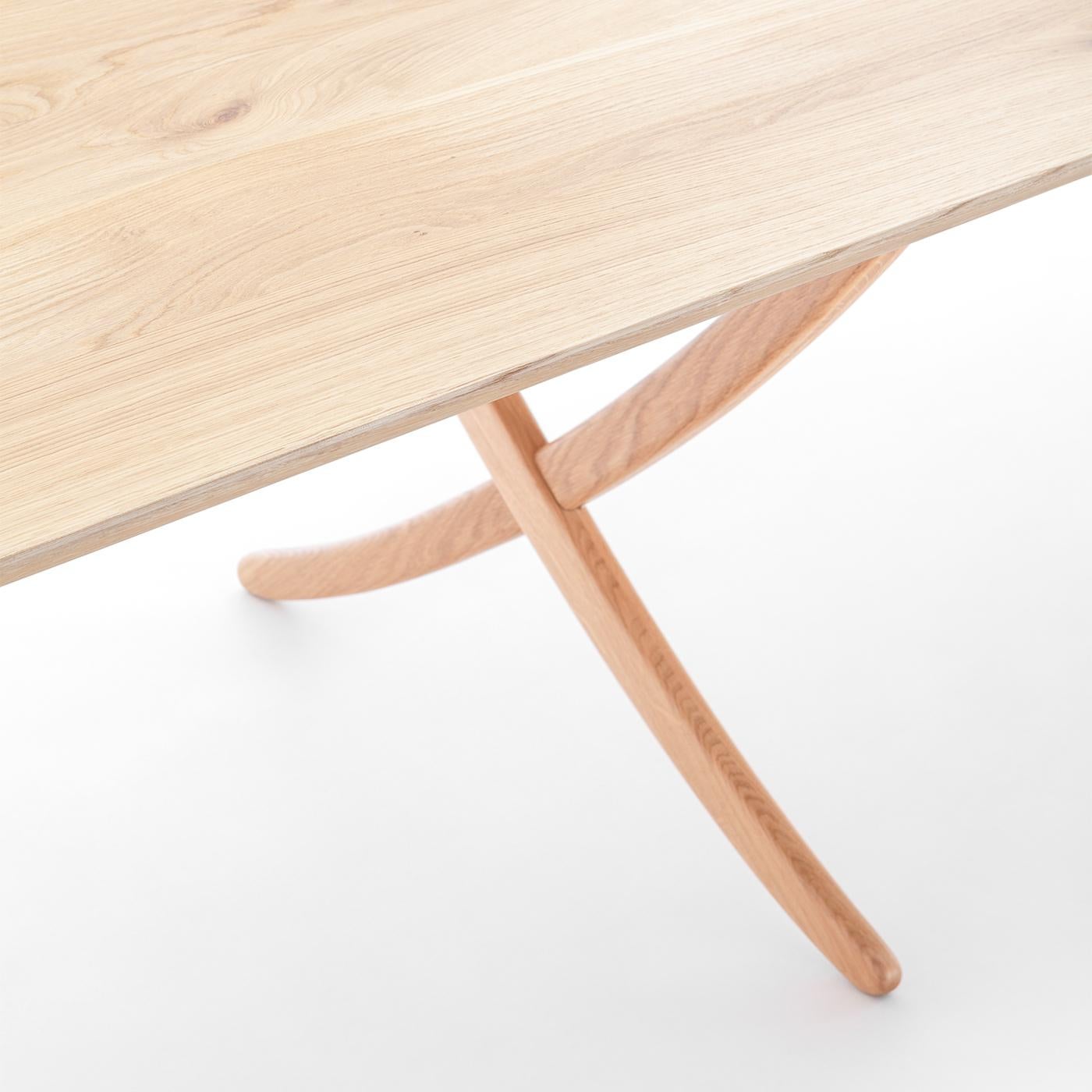 Lightweight lines exuding a delicate flair define the sophisticated character of this dining table, an elegant accent to a contemporary setting. Inspired by Scandinavian design and interpreted in a sleek Italian artisan aesthetic, it is handcrafted