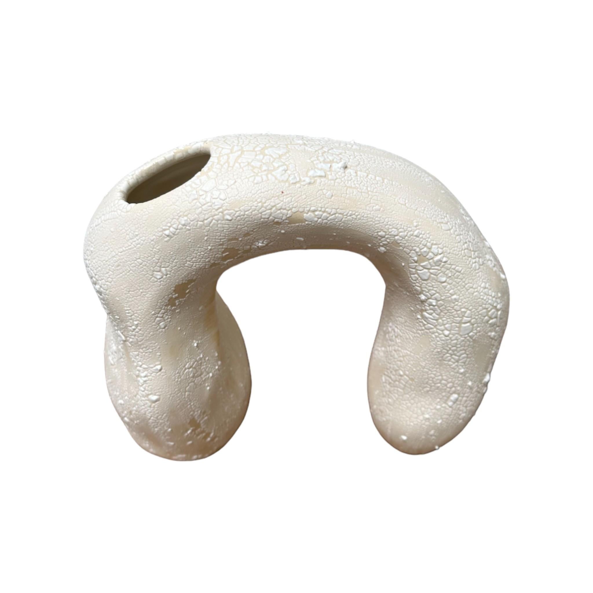 Vase en grès Arch Vessel Neuf - En vente à Los Angeles, CA