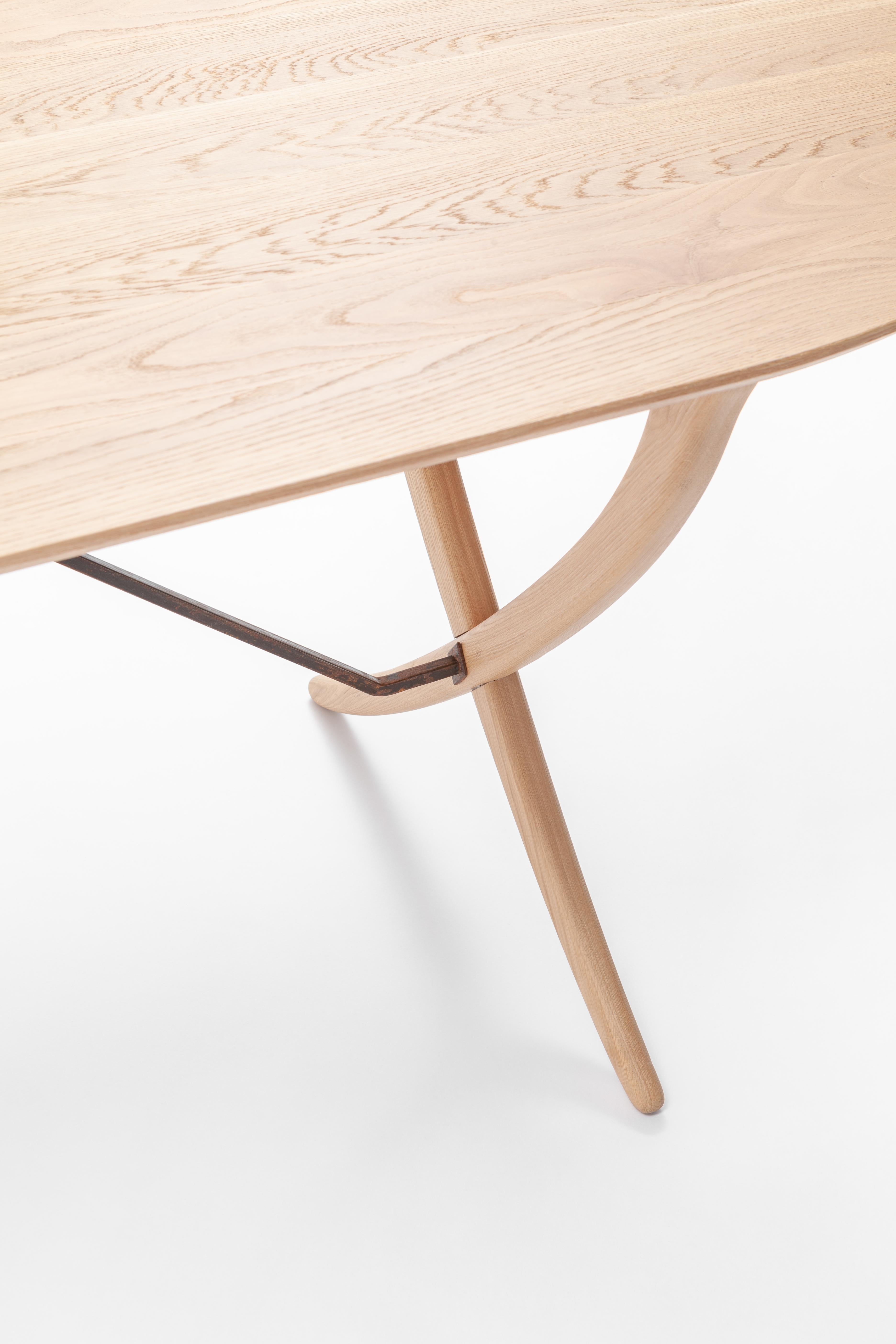 The Arch table comes from the desire to attain a lightness of shapes, expressed through fine and essential design lines.
Inspired by Scandinavian design, it is re-interpreted in an Italian artisan aesthetic.
The durmast is brushed to make the wood