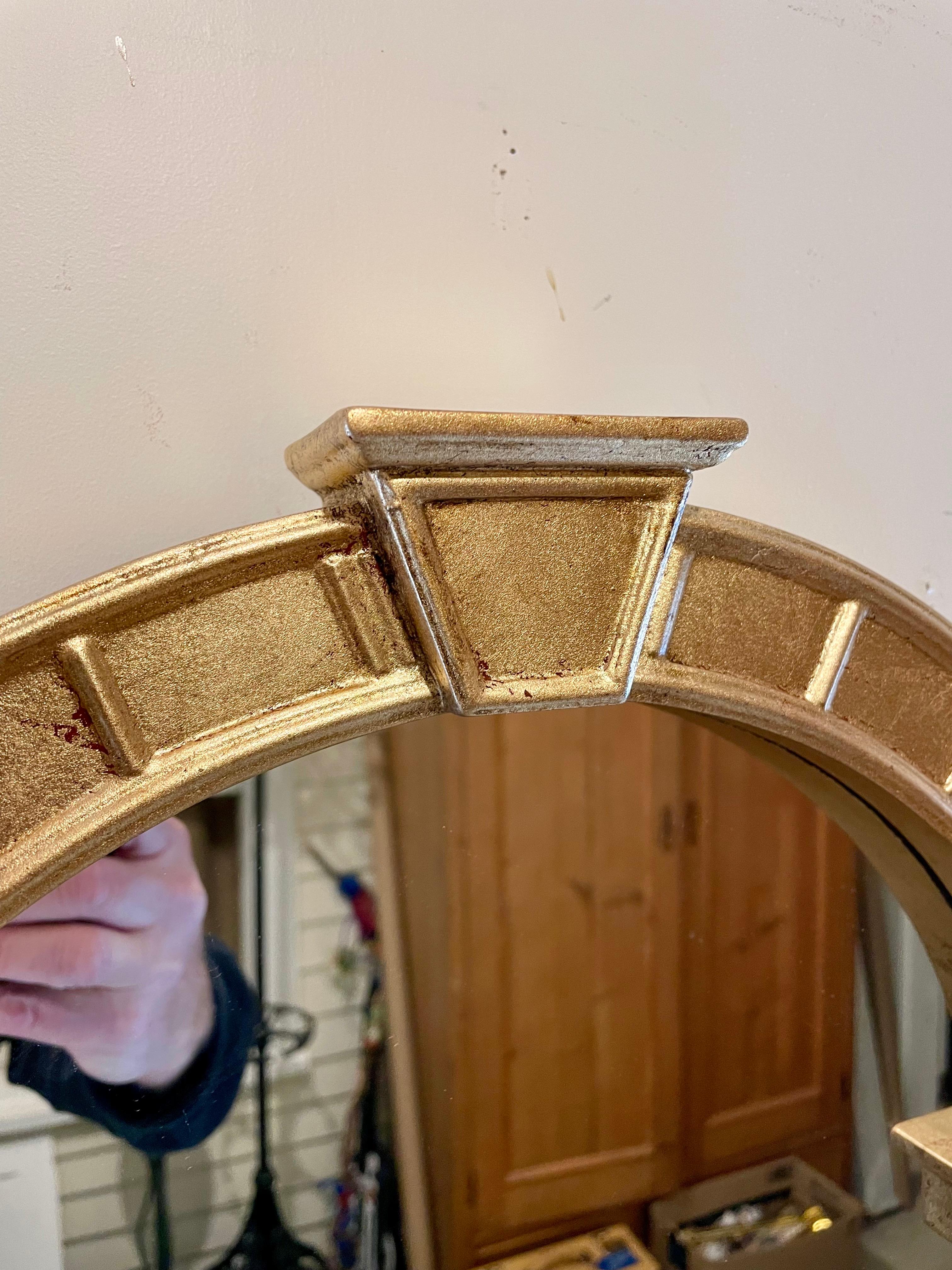 XX secolo Specchio dorato con piano ad arco in stile neoclassico in vendita