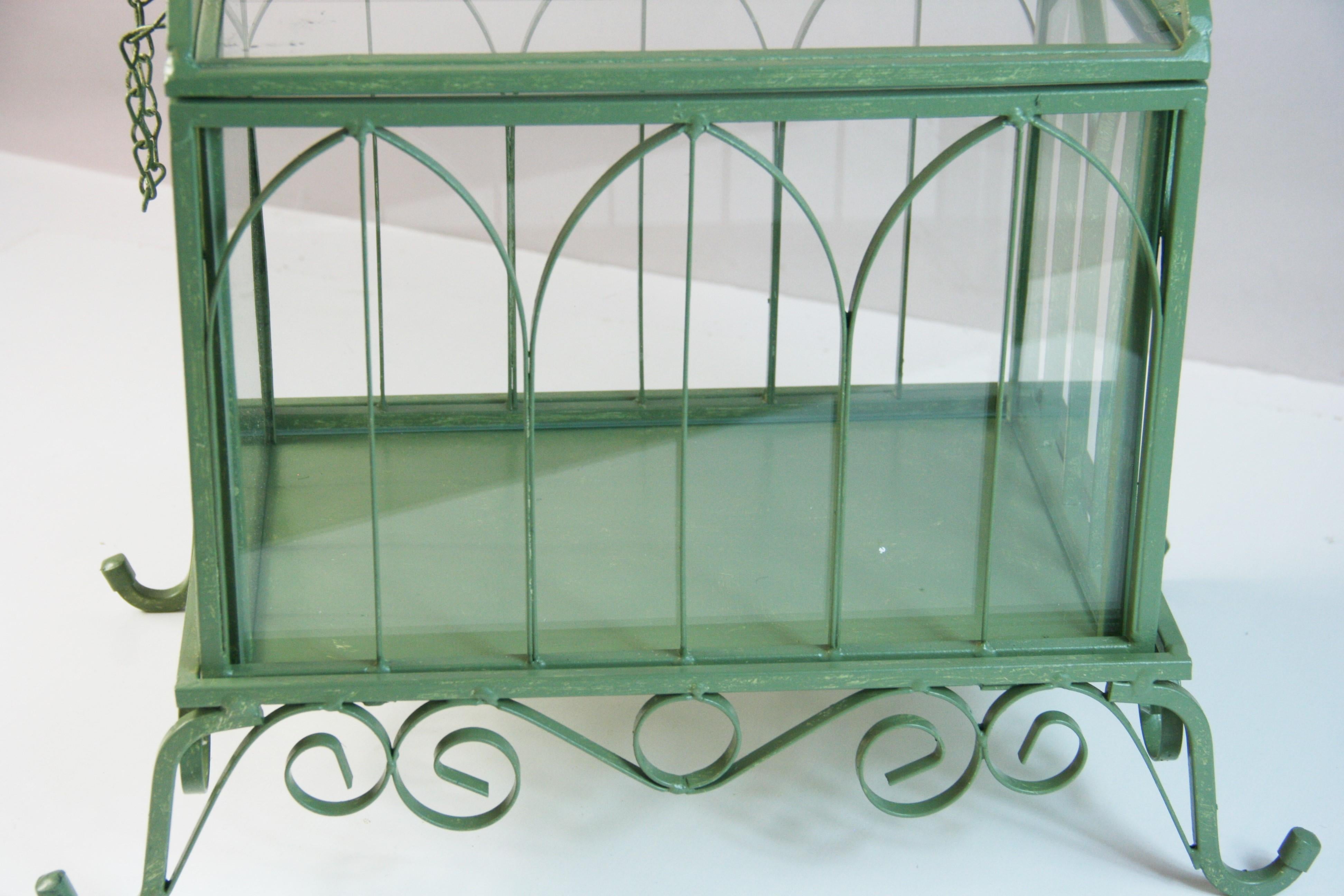 Terrarium en fer et verre avec fenêtre en forme d'arche Bon état - En vente à Douglas Manor, NY