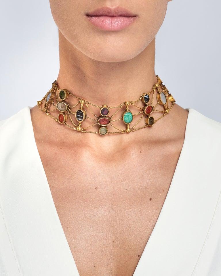 Intaglio-Halskette aus Gold und Hartstein im archäologischen-Revival-Stil, Italien um 1870 im Zustand „Hervorragend“ im Angebot in Firenze, IT